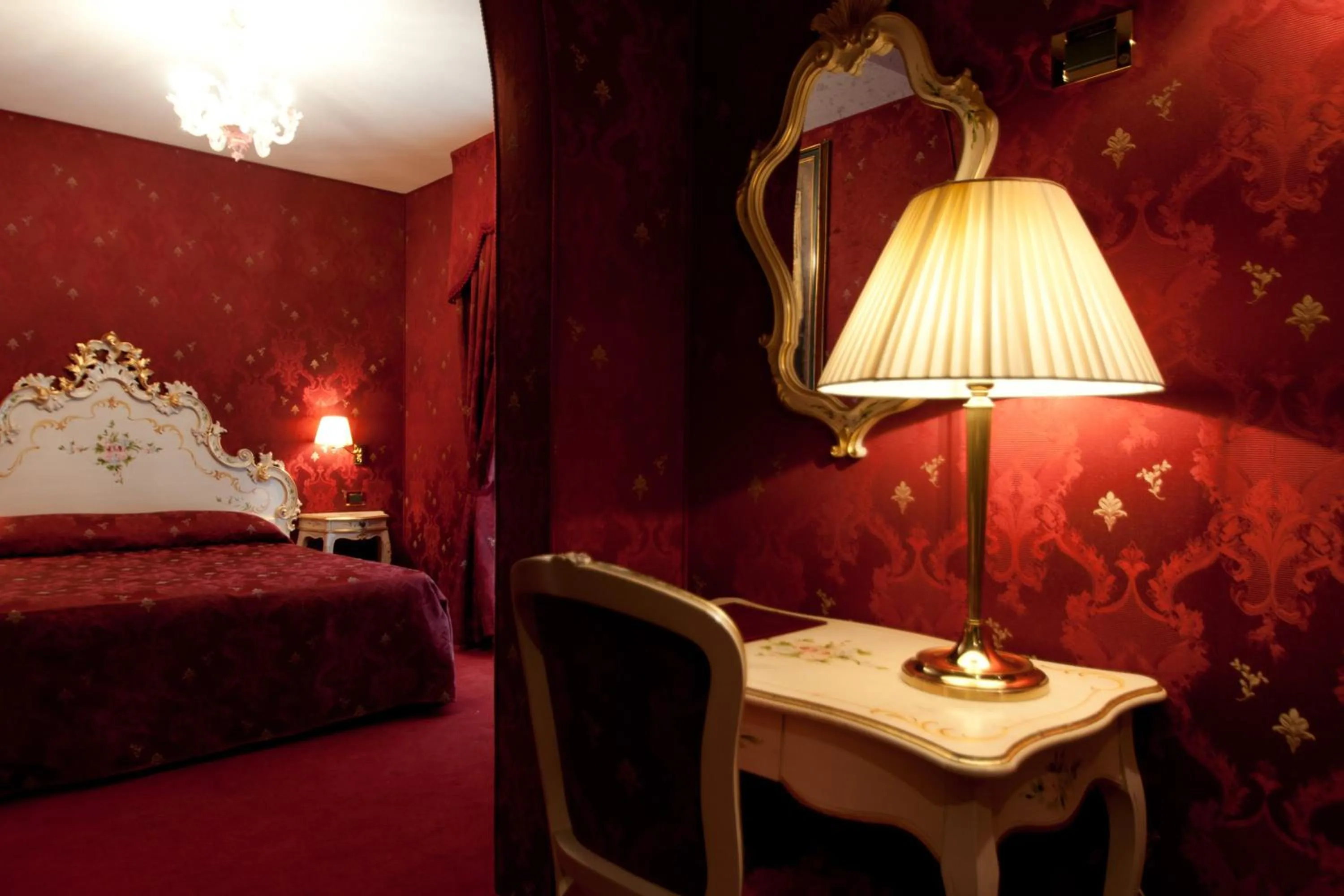 Bed in Hotel al Graspo de Ua