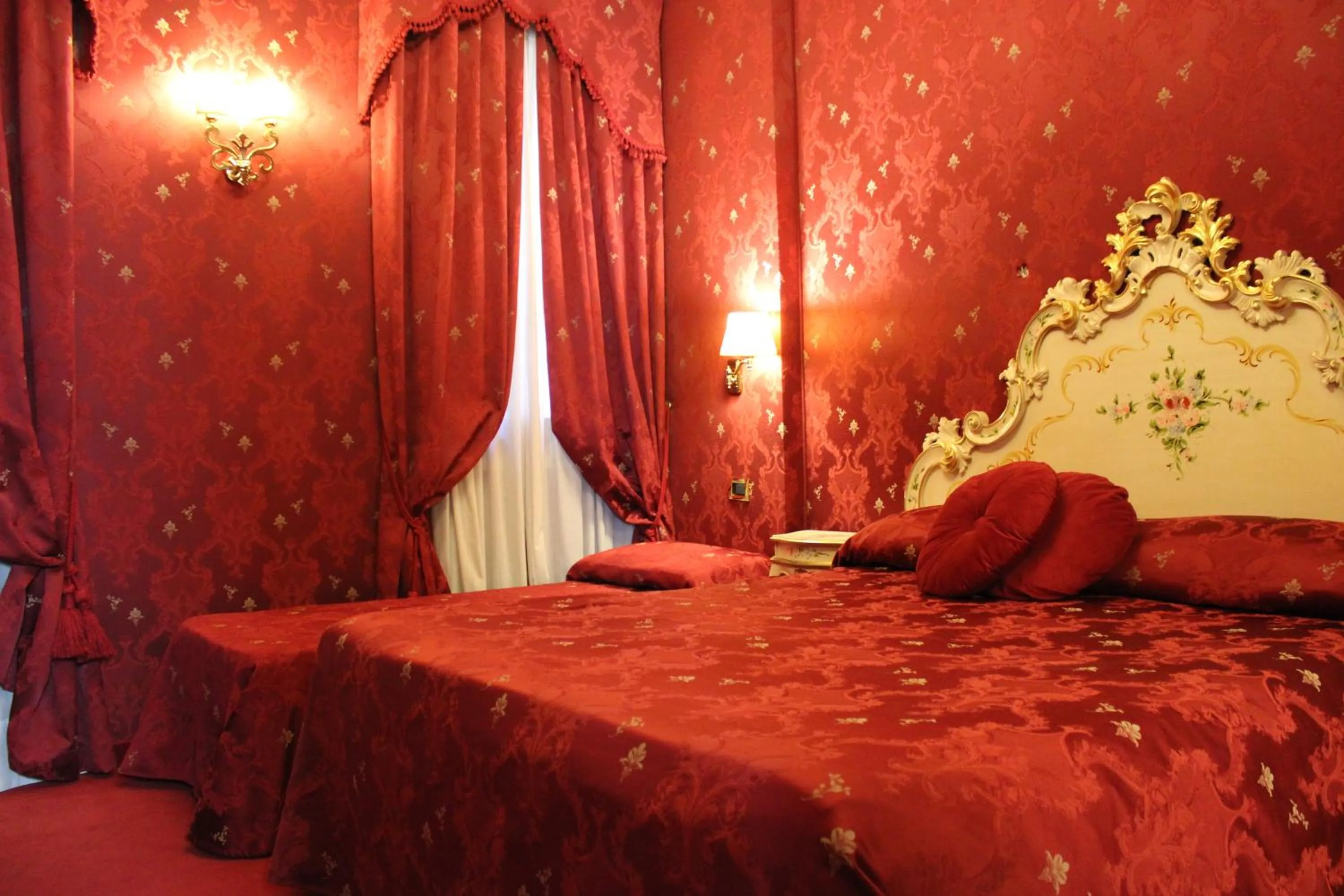 Bed in Hotel al Graspo de Ua