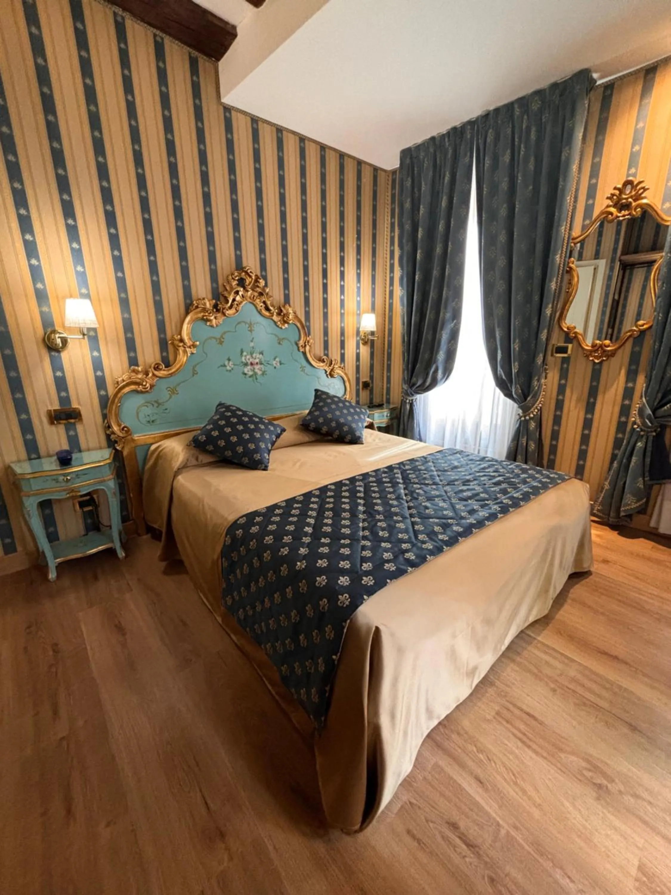 Bed in Hotel al Graspo de Ua