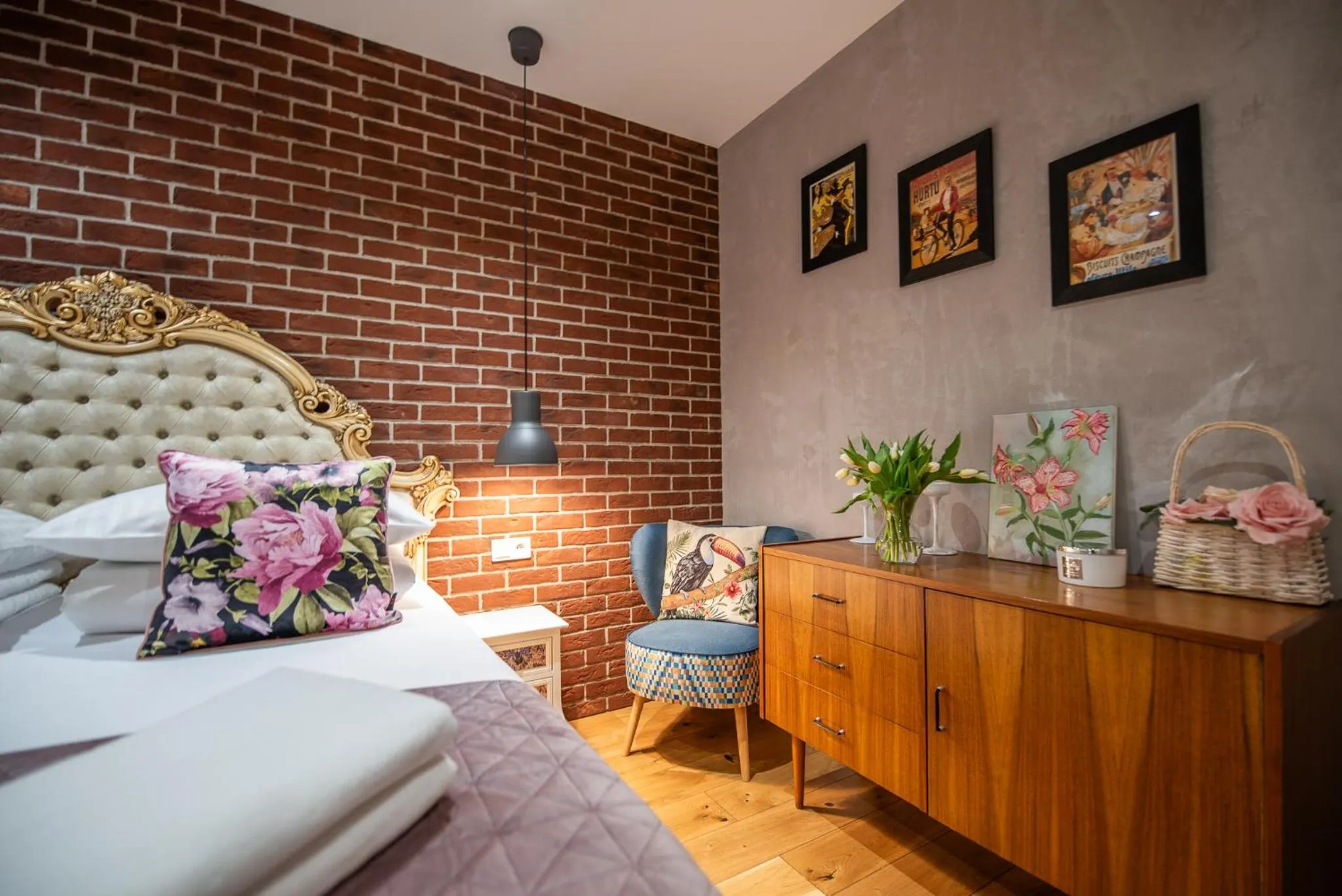 Bedroom, Bed in City Lights Kazimierz