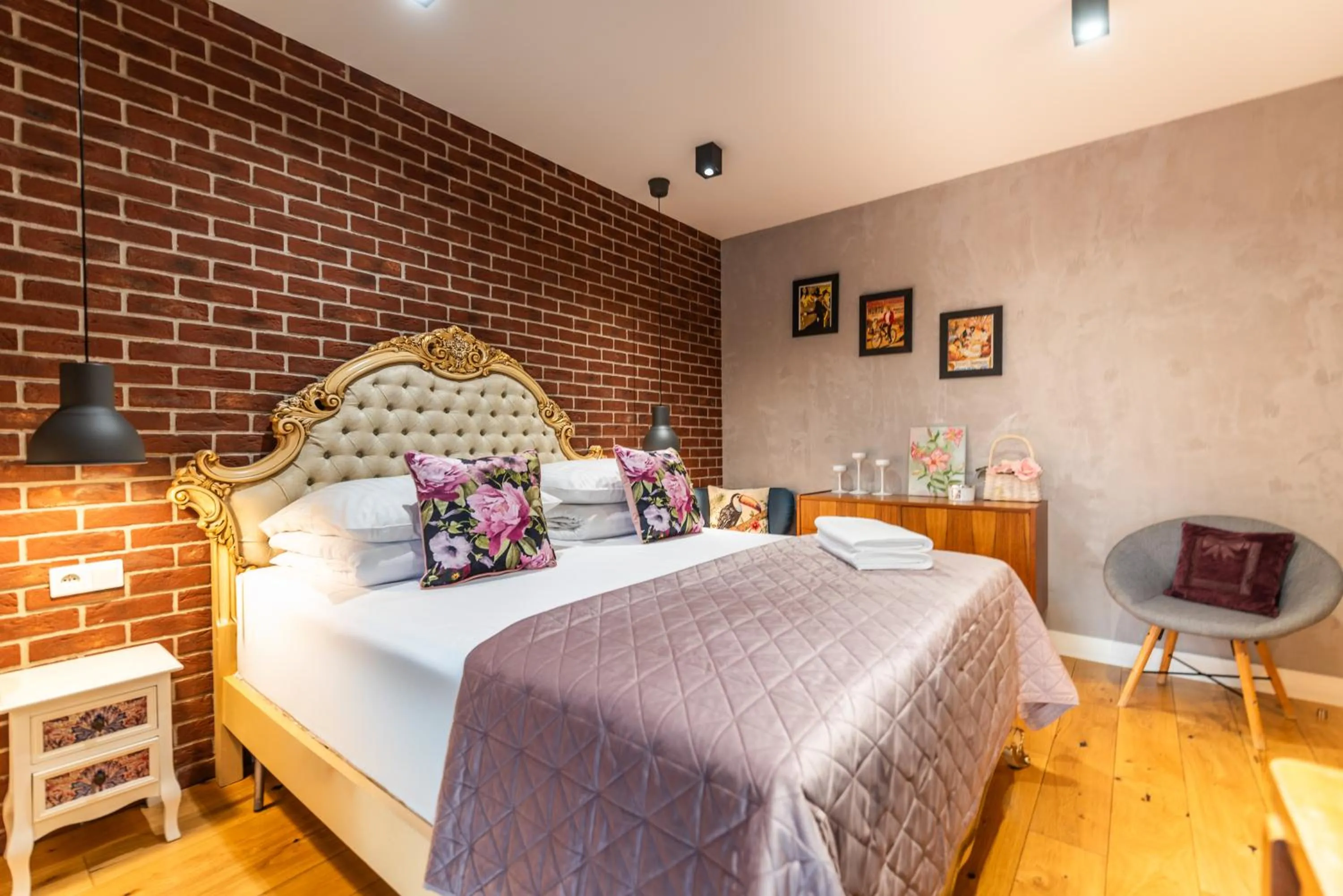 Bedroom, Bed in City Lights Kazimierz