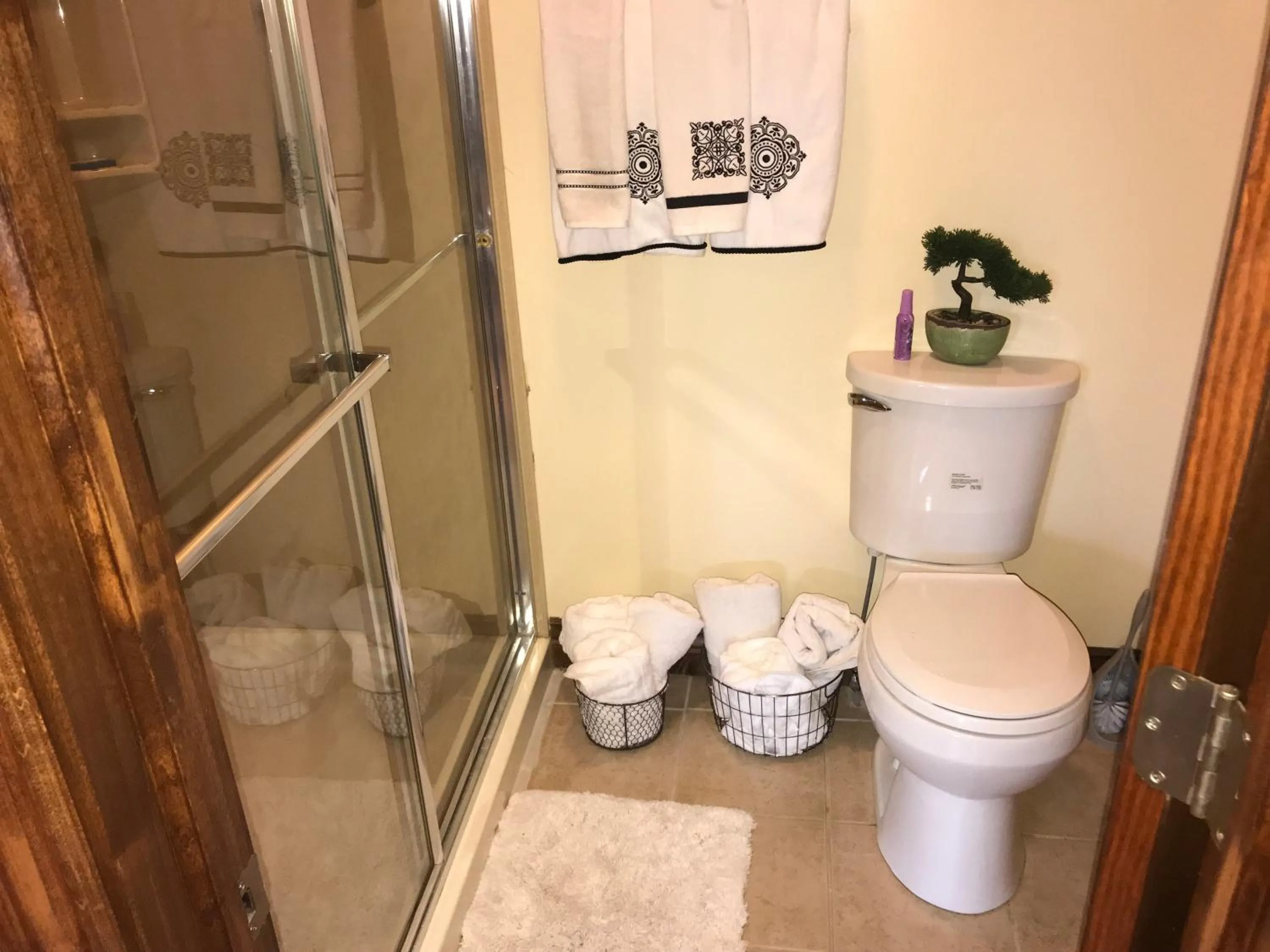 Bathroom in Caldwell Messenger Suites