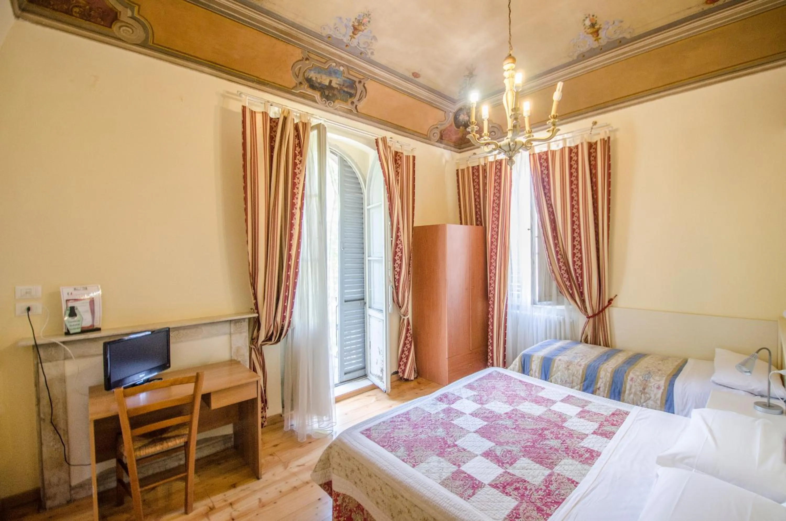 Decorative detail, Bed in Hotel Iris