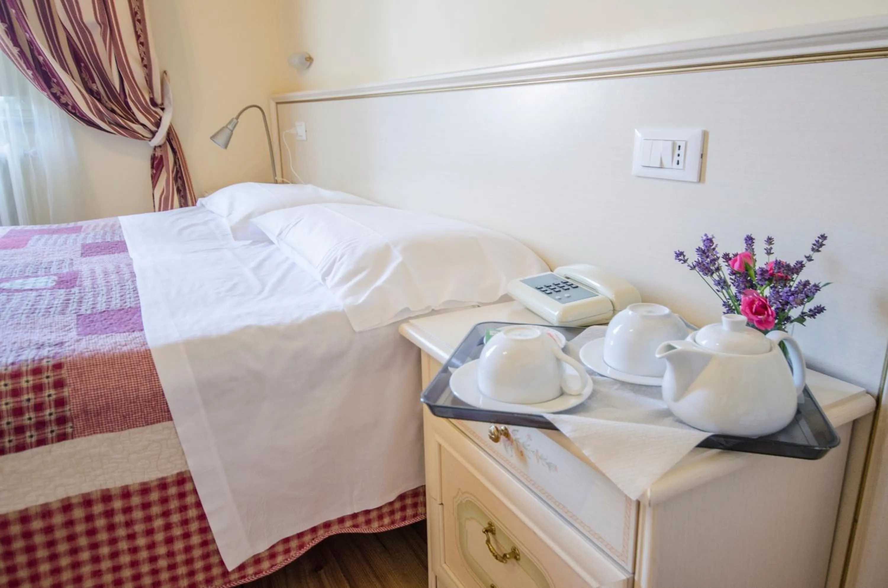 Bedroom, Bed in Hotel Iris