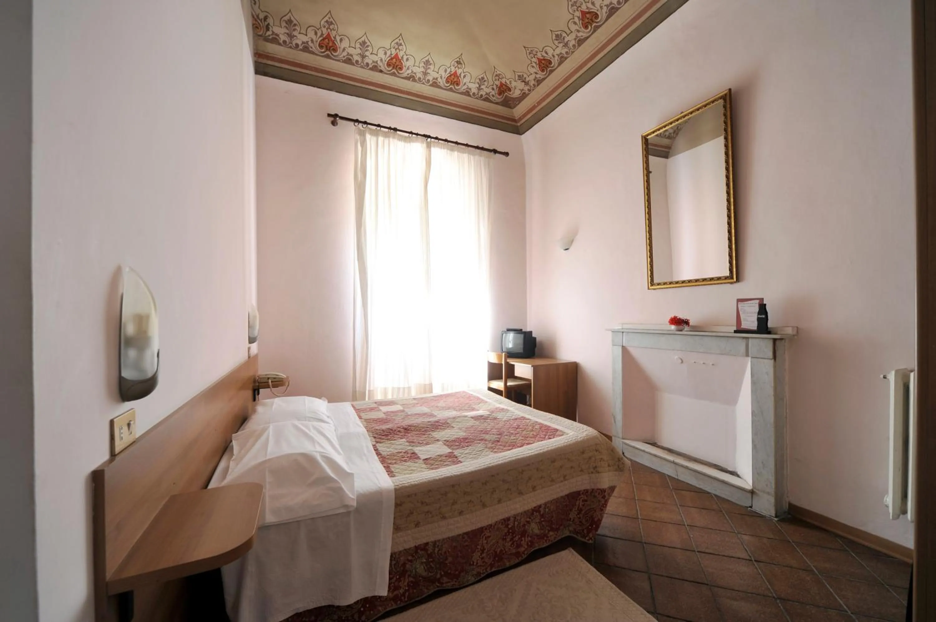 Photo of the whole room, Bed in Hotel Iris