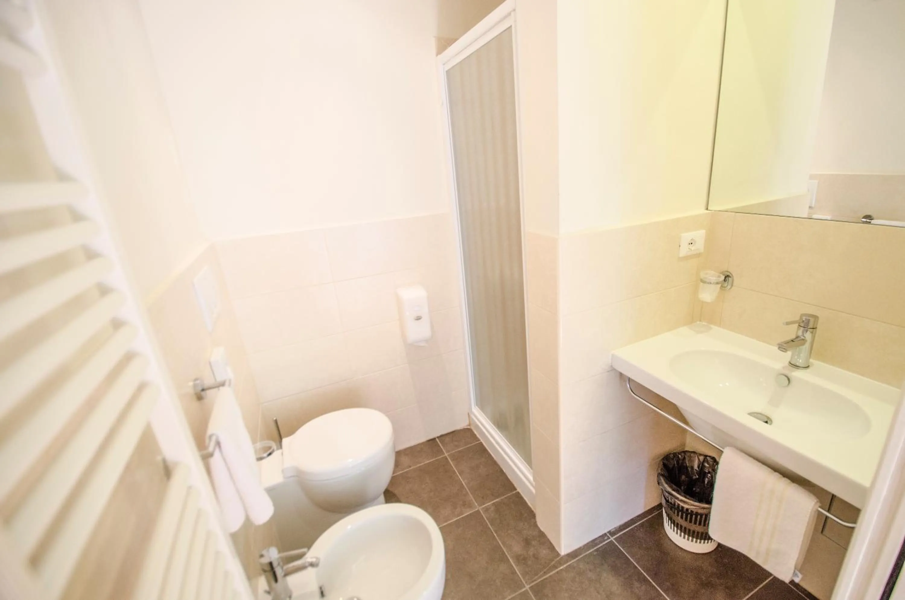 Shower in Hotel Iris