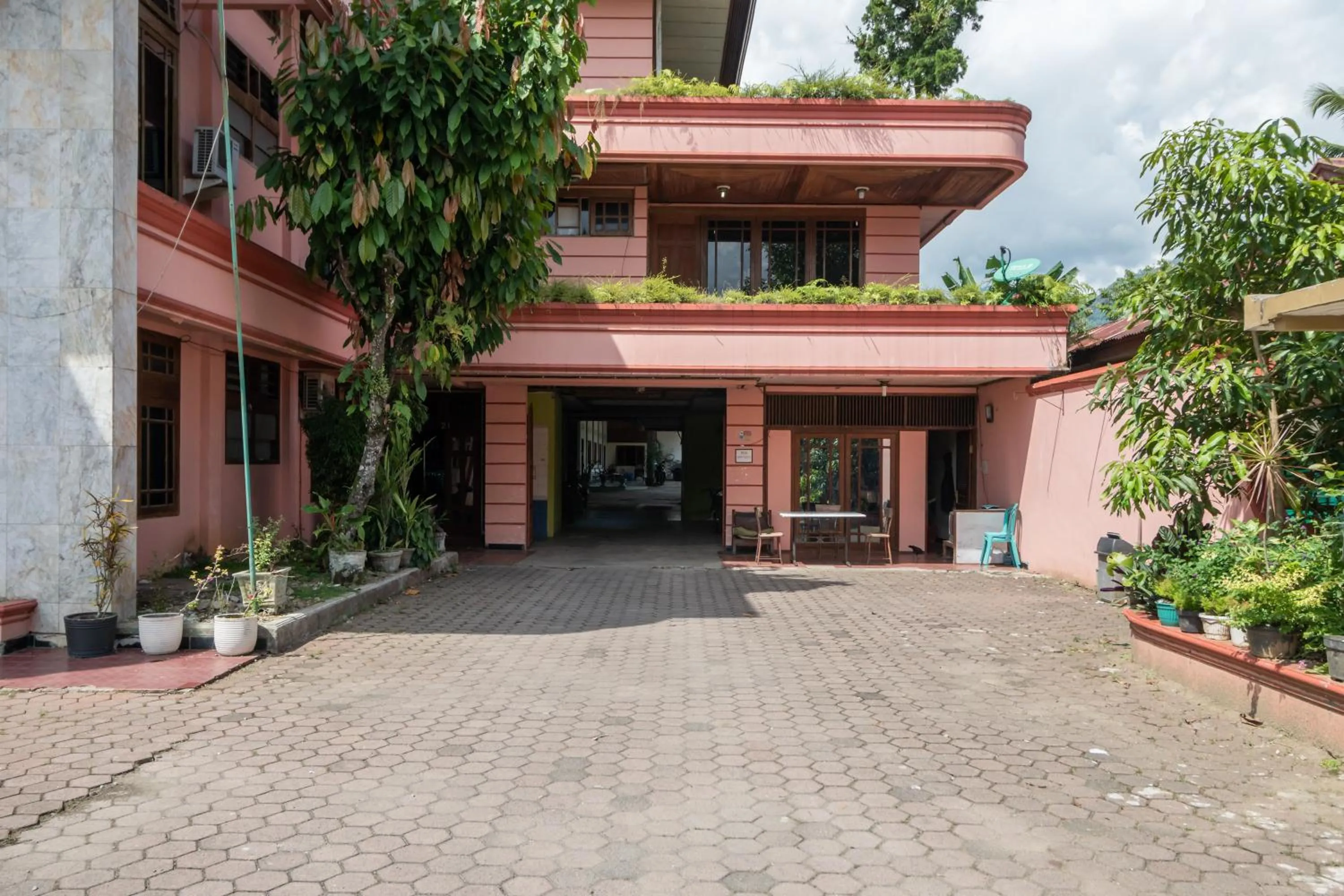 Property building in RedDoorz Syariah near Kawasan Saribu Rumah Gadang Solok Selatan