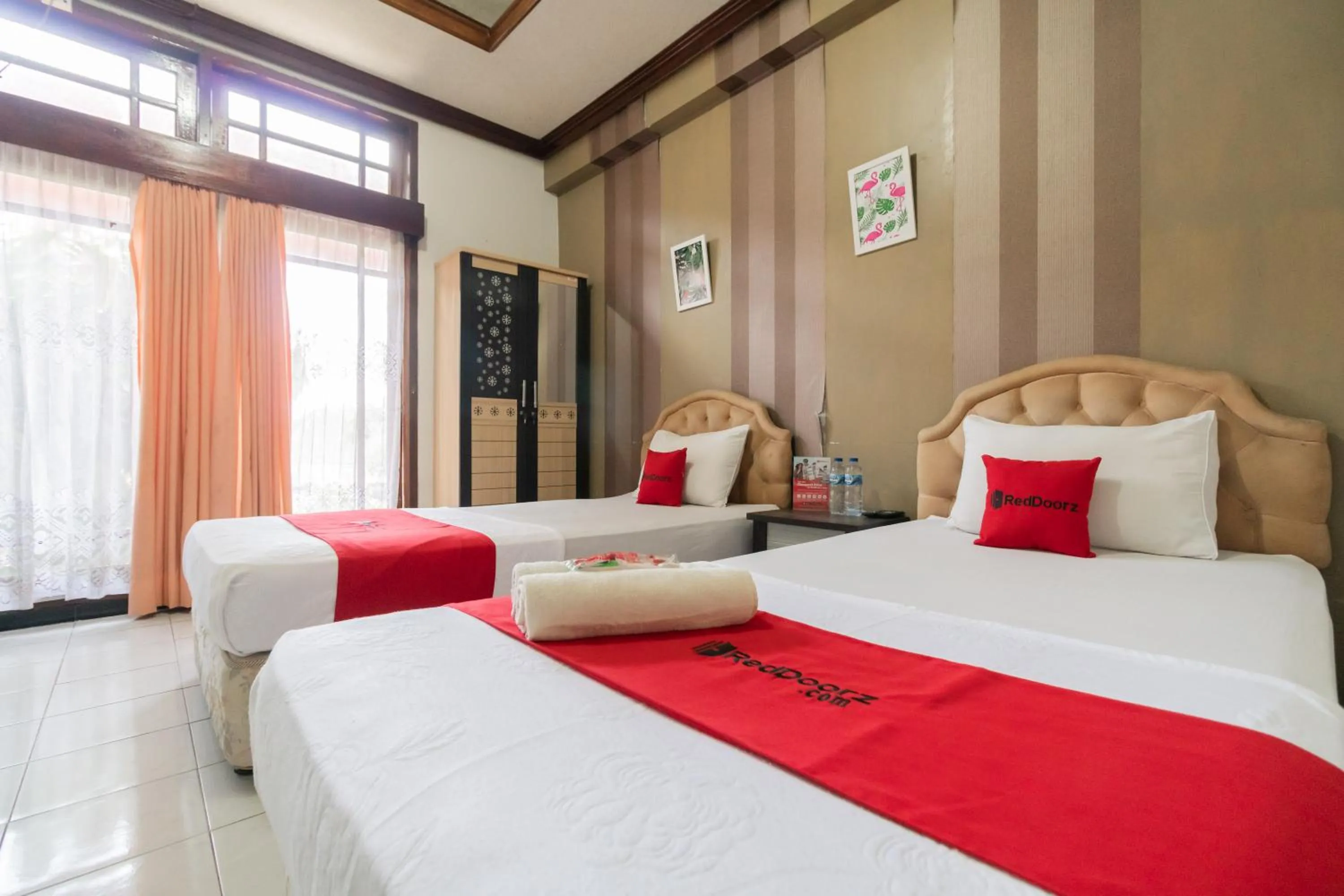 Bedroom, Bed in RedDoorz Syariah near Kawasan Saribu Rumah Gadang Solok Selatan