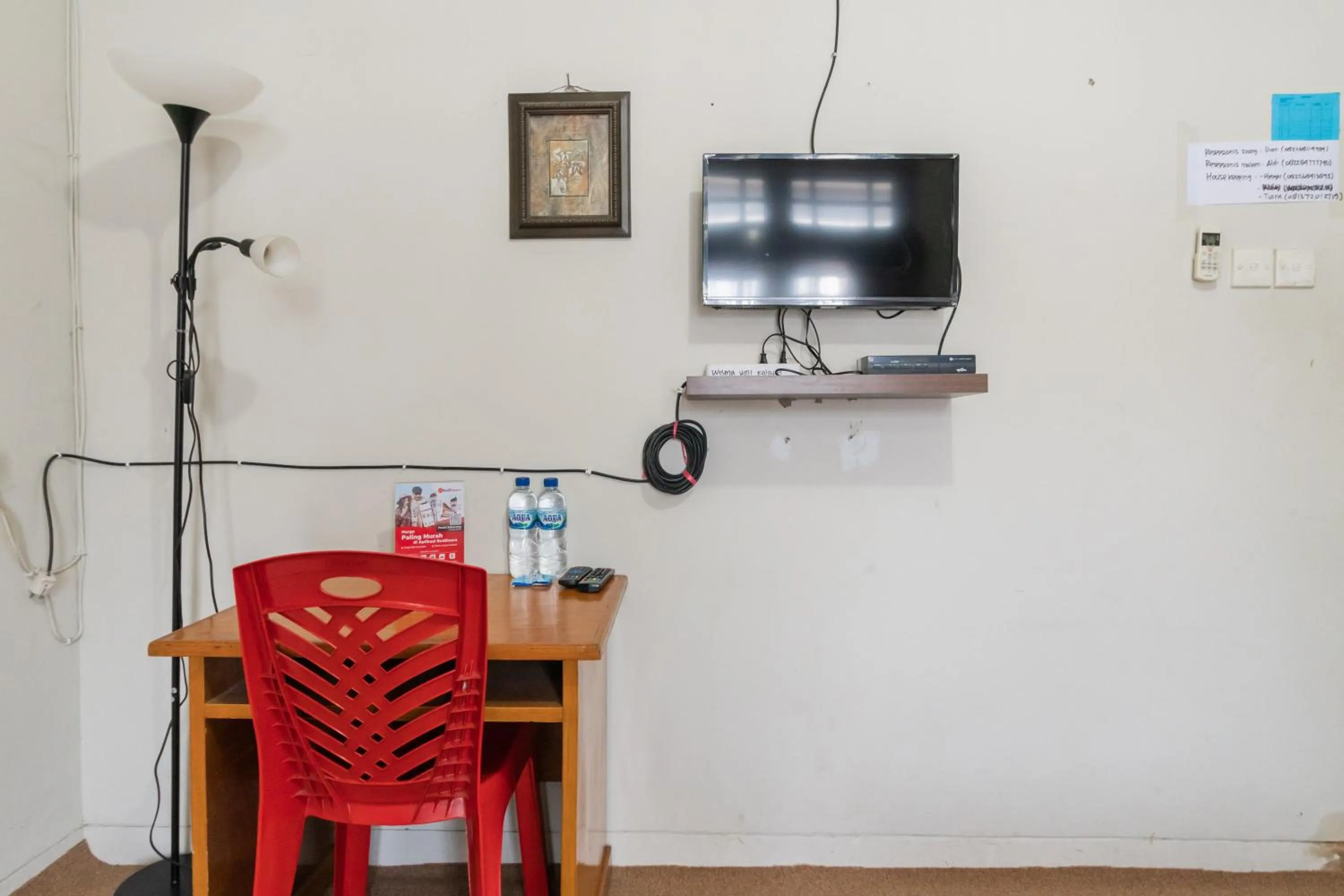 TV and multimedia in RedDoorz Syariah near Kawasan Saribu Rumah Gadang Solok Selatan