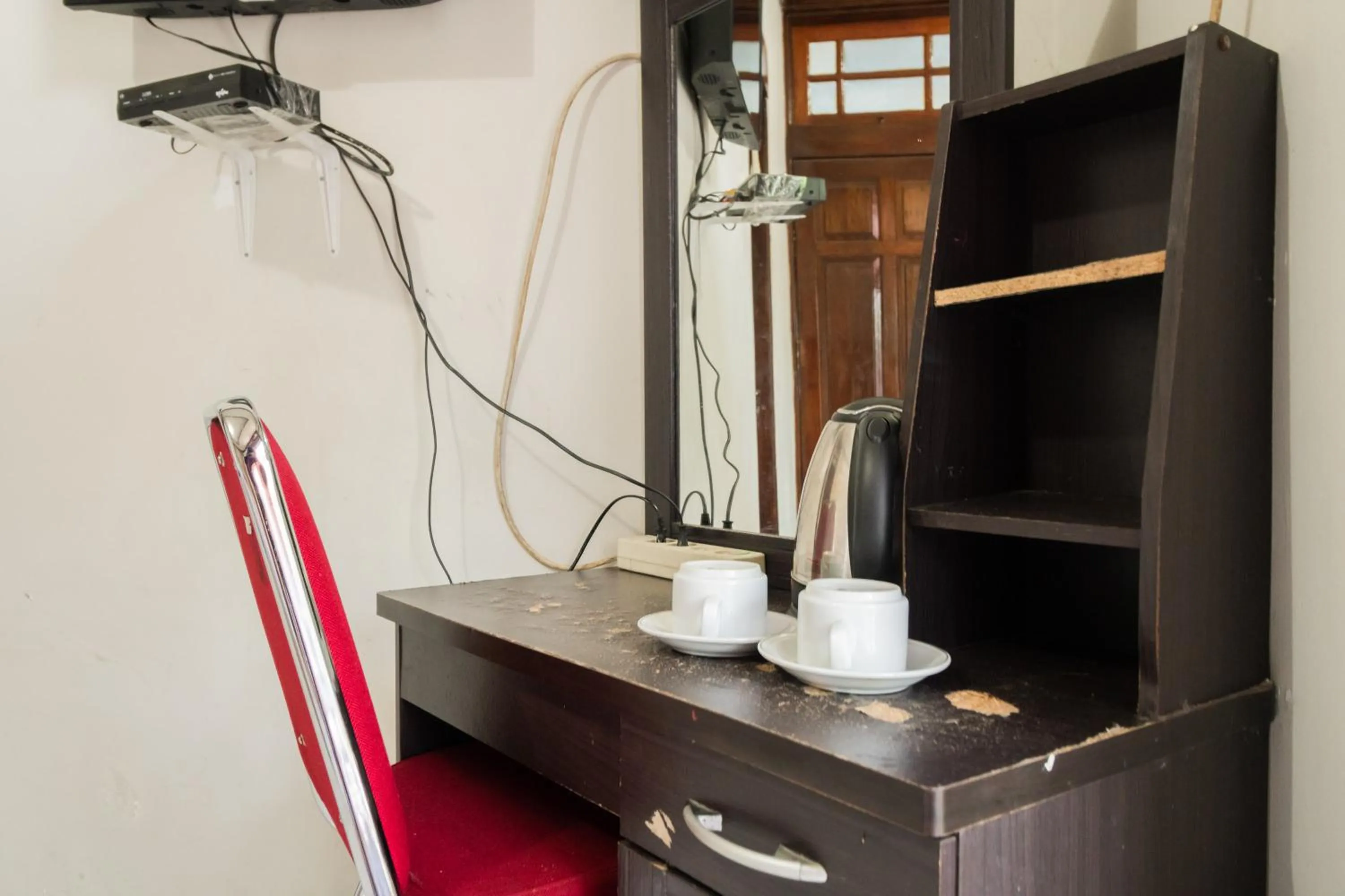 Coffee/tea facilities in RedDoorz Syariah near Kawasan Saribu Rumah Gadang Solok Selatan