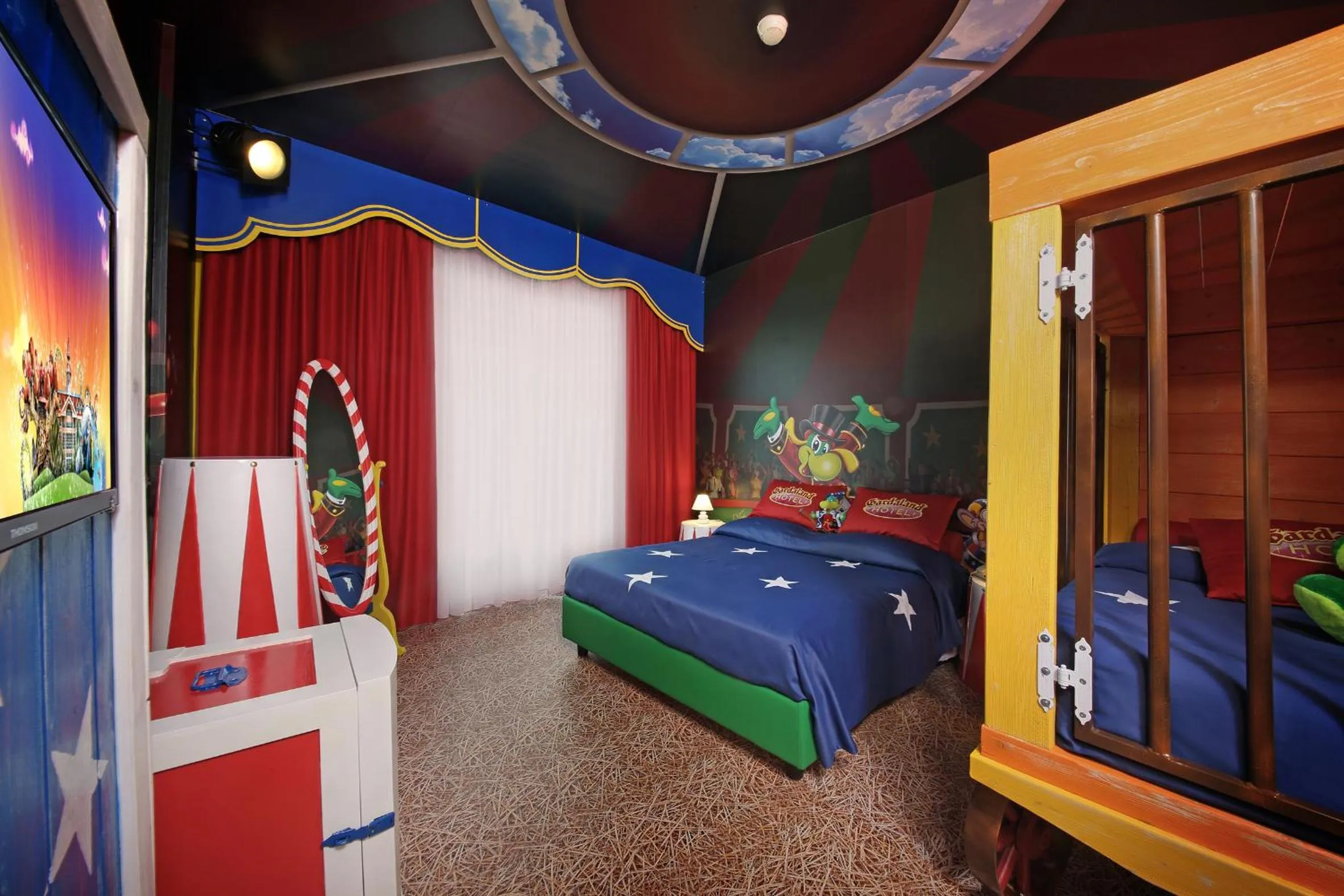 Photo of the whole room, Bed in Gardaland Hotel