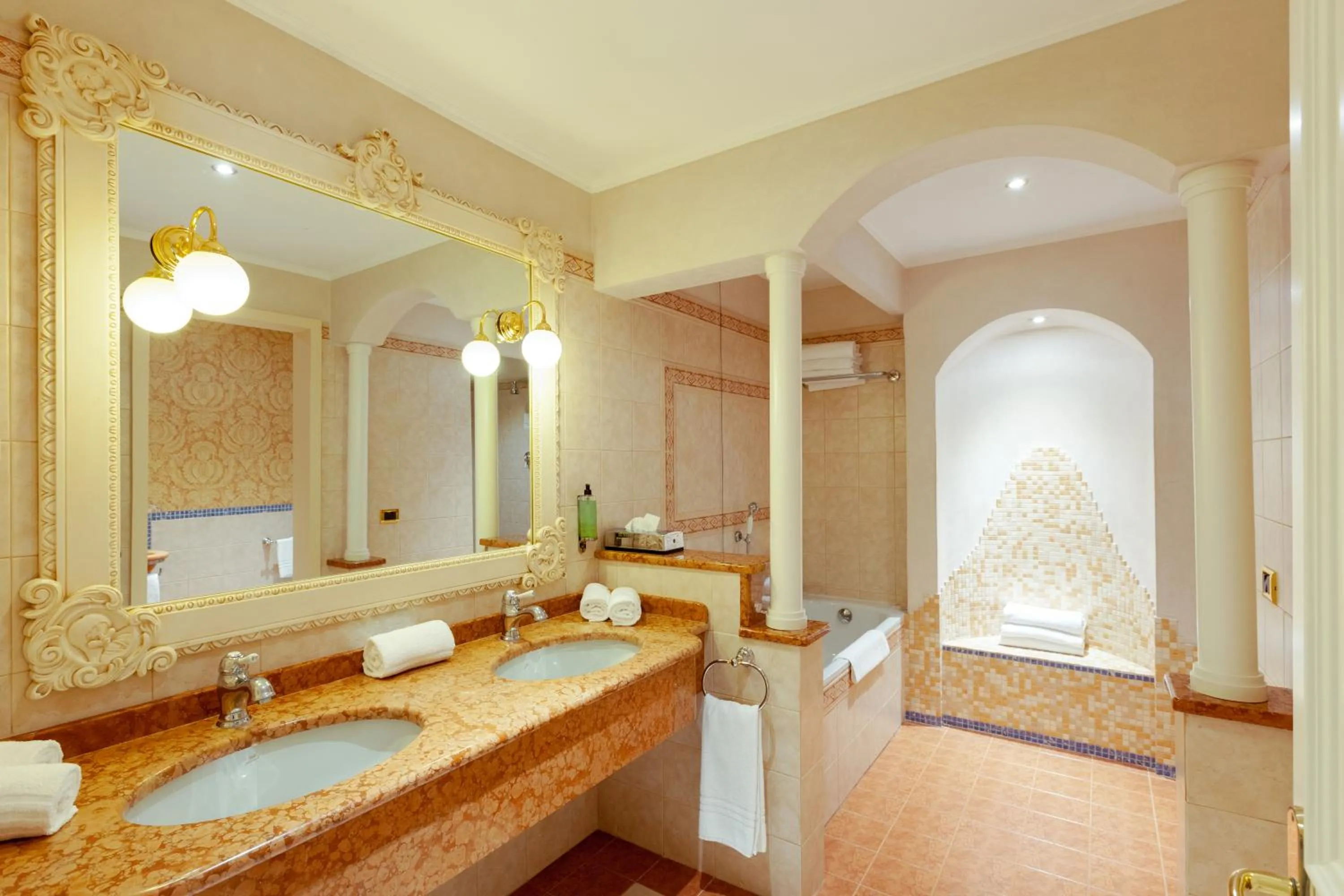 Bathroom in Gardaland Hotel