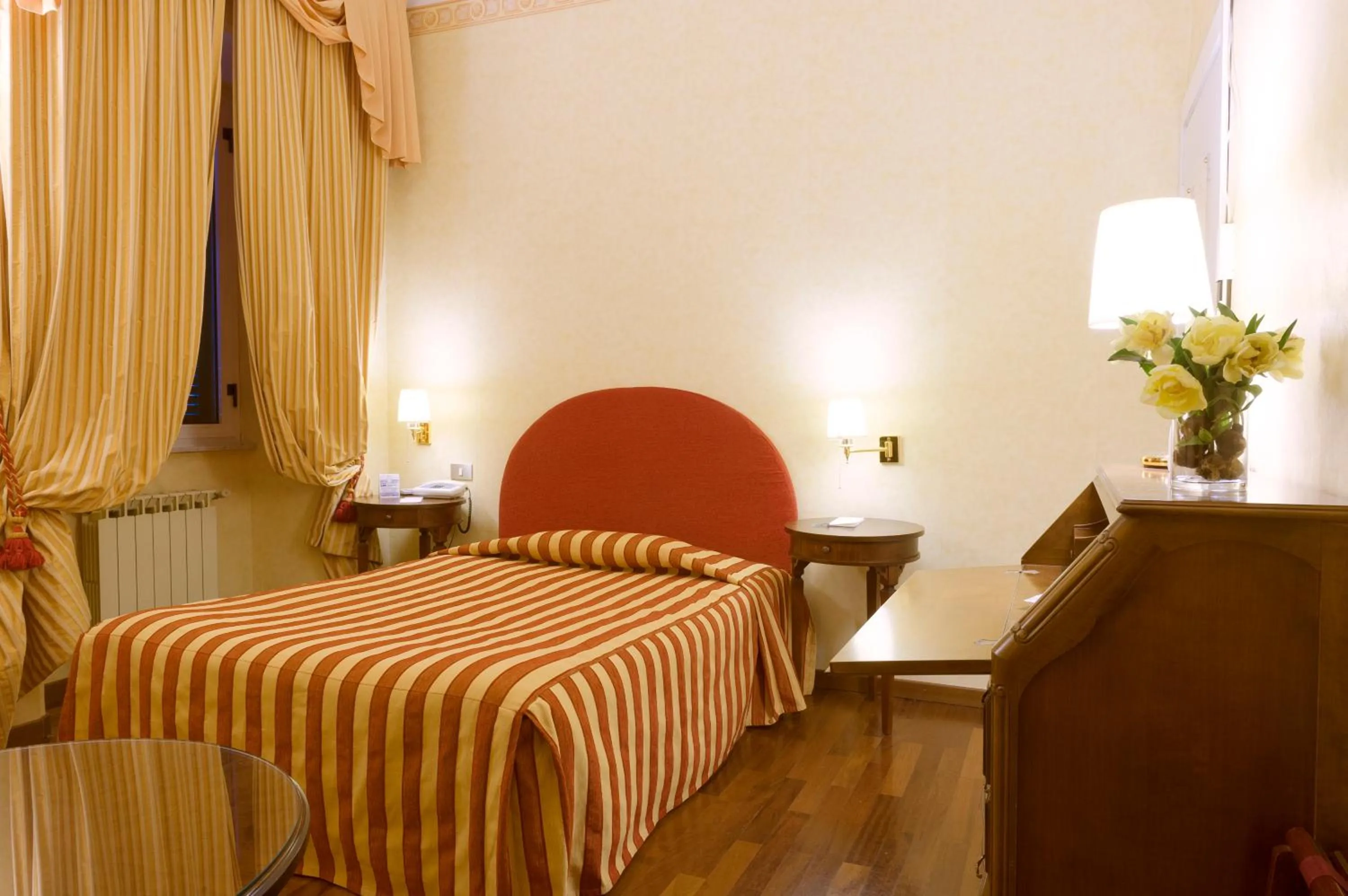 Bedroom in Hotel Firenze e Continentale