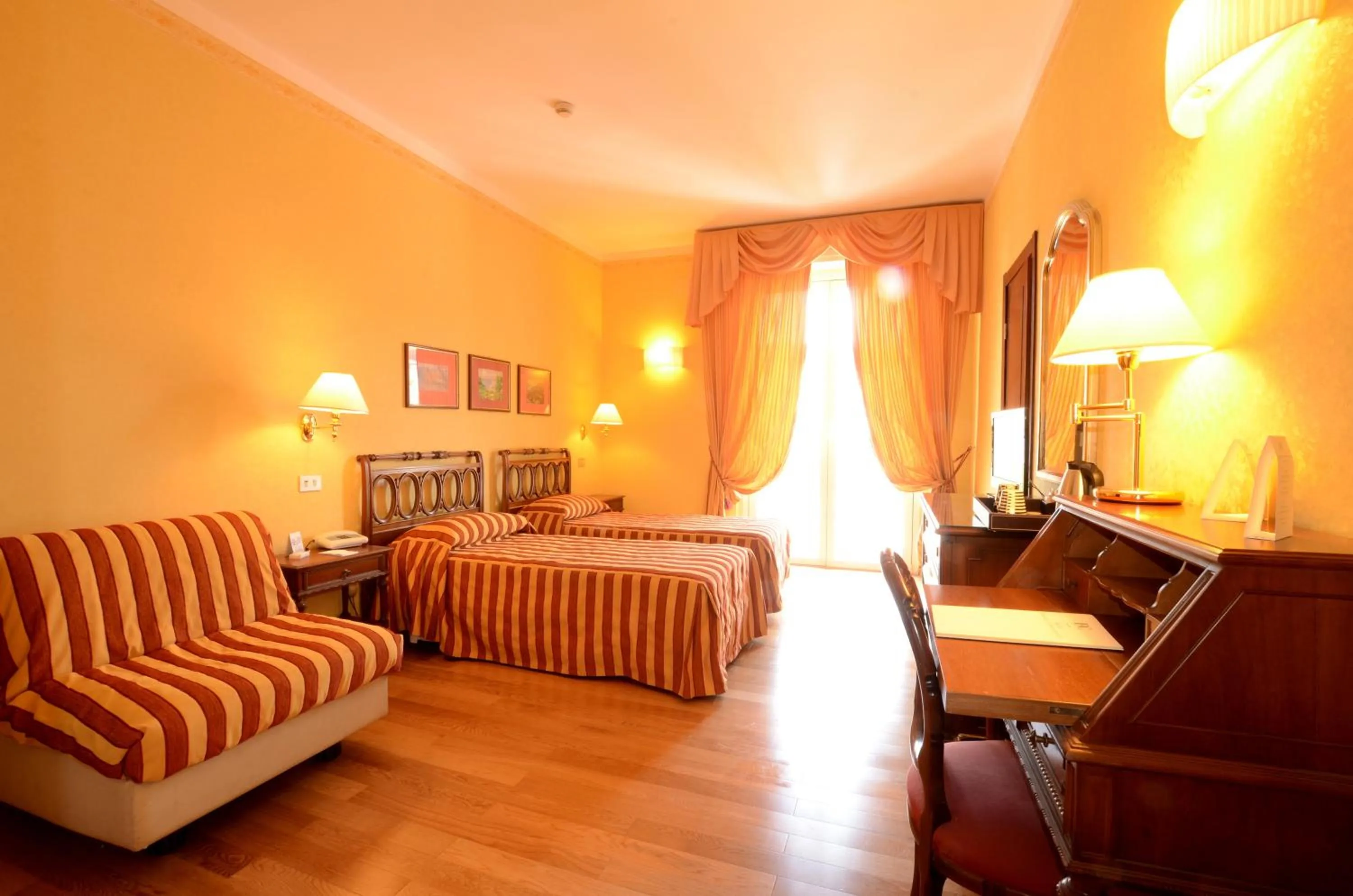 Photo of the whole room, Bed in Hotel Firenze e Continentale