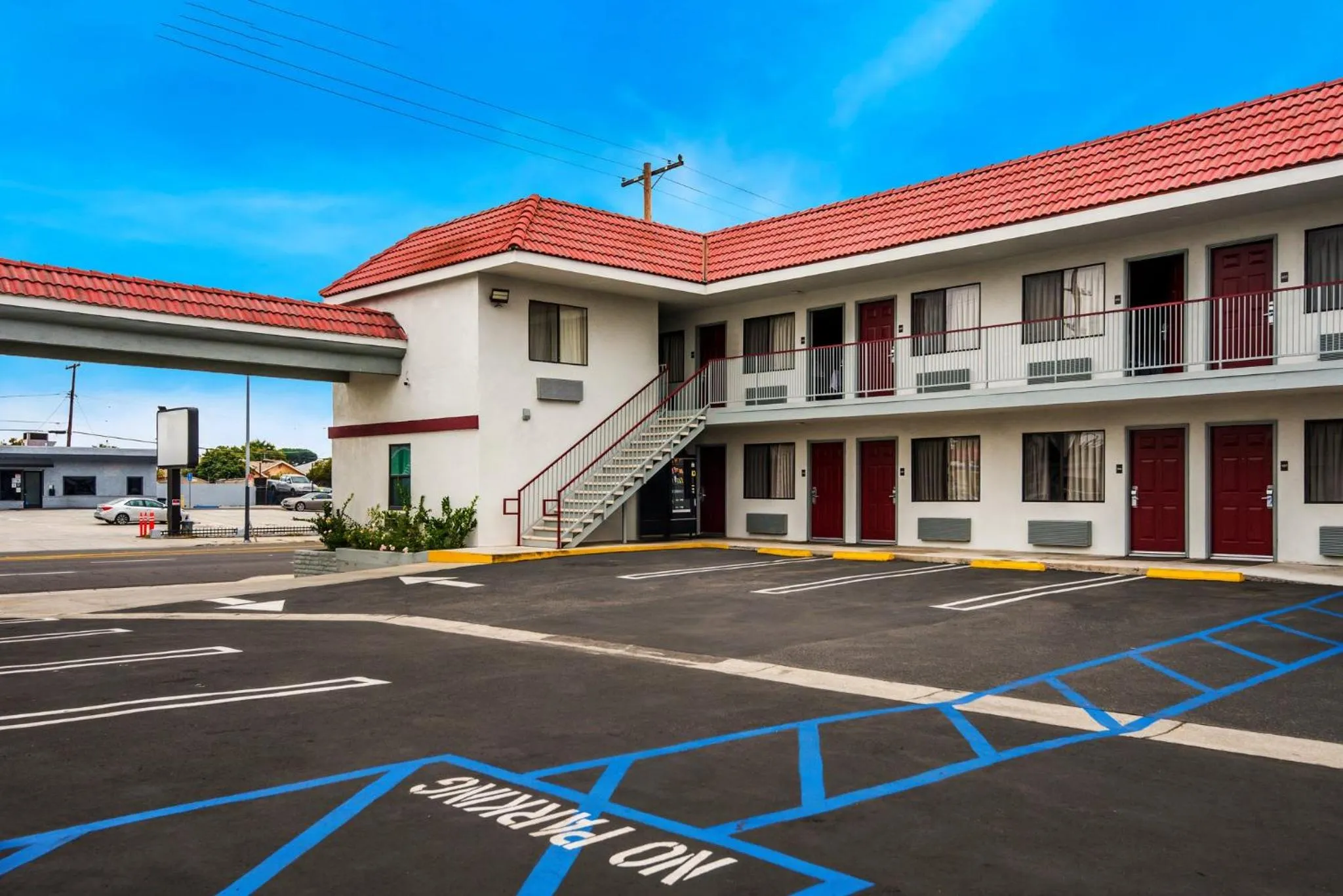 Property building in Red Roof Inn Carson - Wilmington, CA