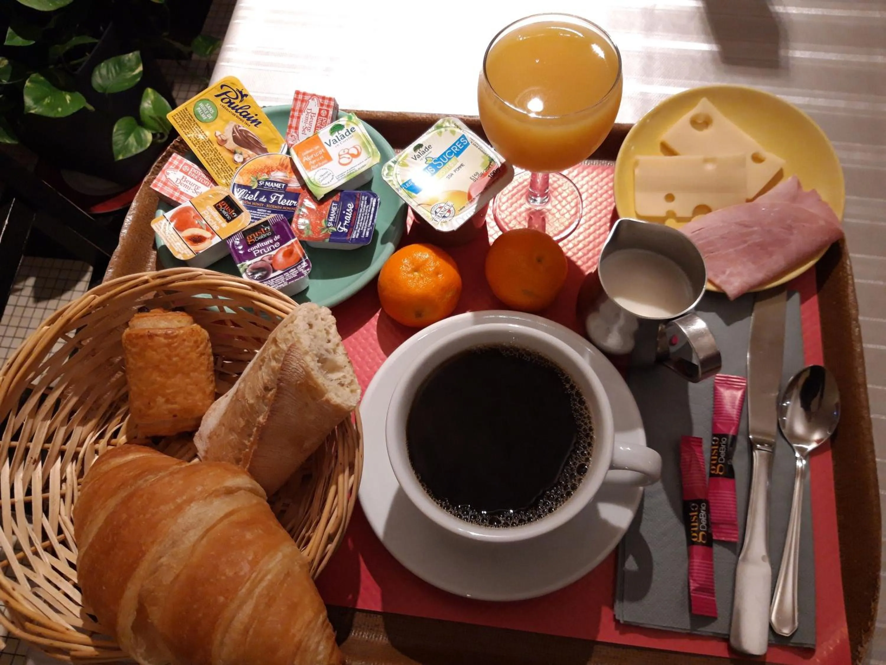 Coffee/tea facilities in Le Gue de Genes