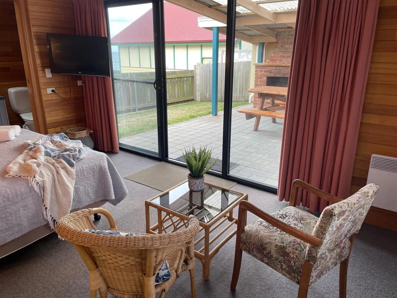 Balcony/Terrace, Bed in Hanlon Guest House