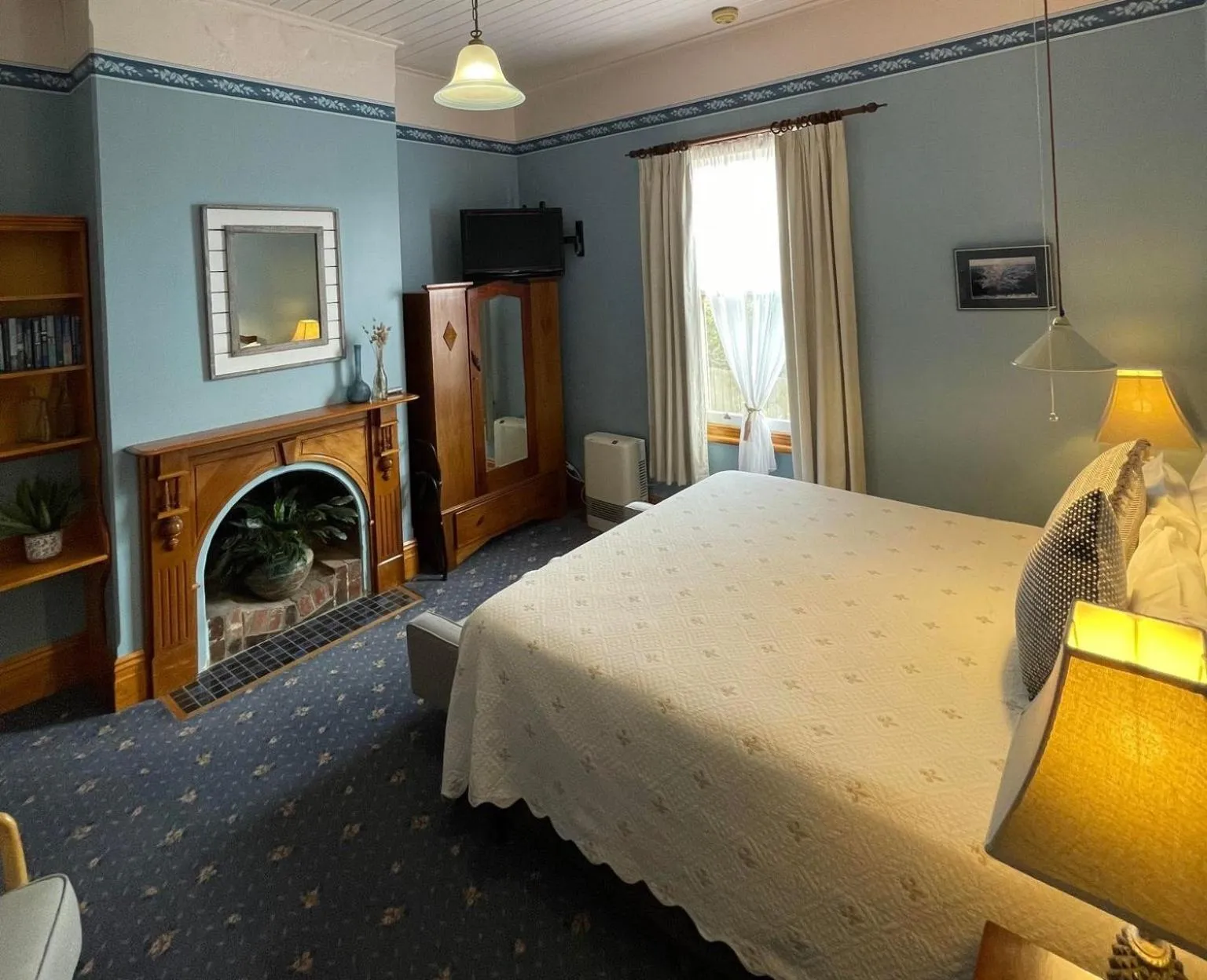 Bedroom, Bed in Hanlon Guest House