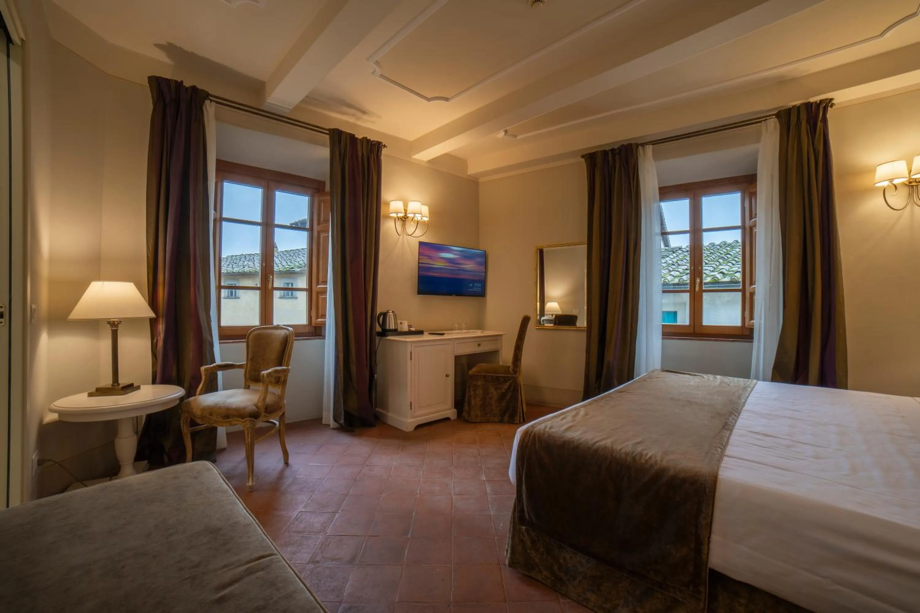 Photo of the whole room, Bed in Hotel Palazzo San Niccolò & Spa