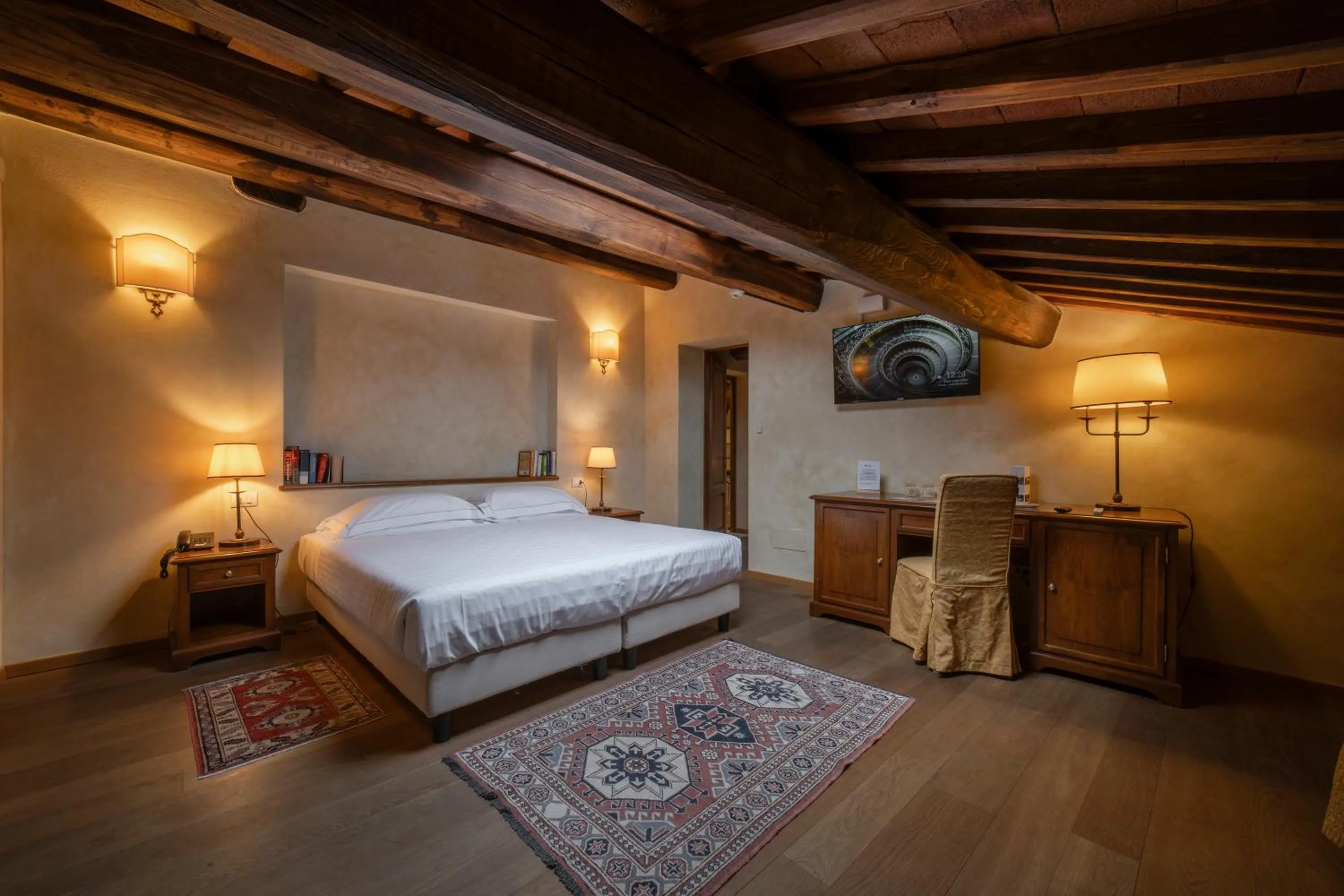 Photo of the whole room, Bed in Hotel Palazzo San Niccolò & Spa