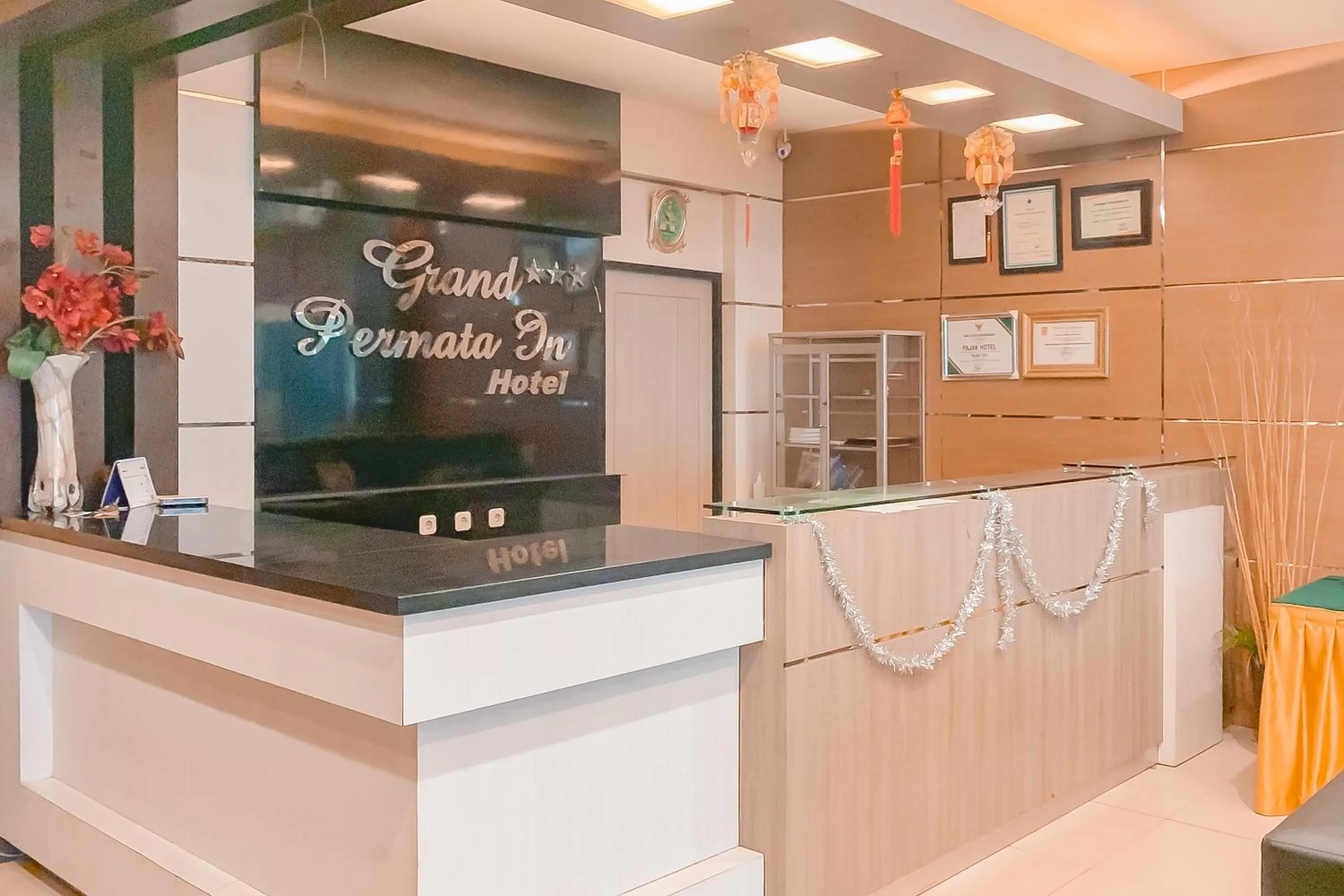 Lobby or reception in Urbanview Hotel Grand Permata In Banjarbaru by RedDoorz