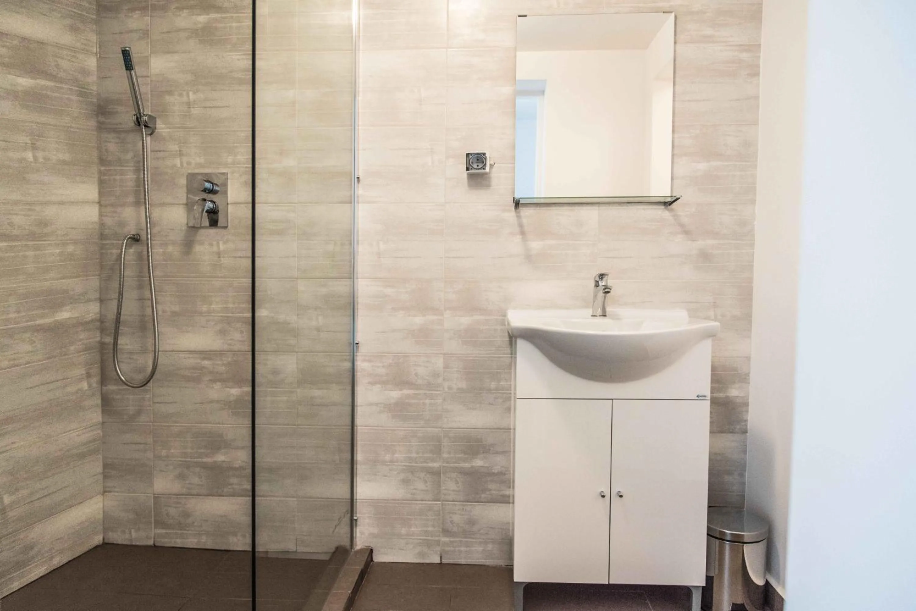 Shower in 6 Apartments