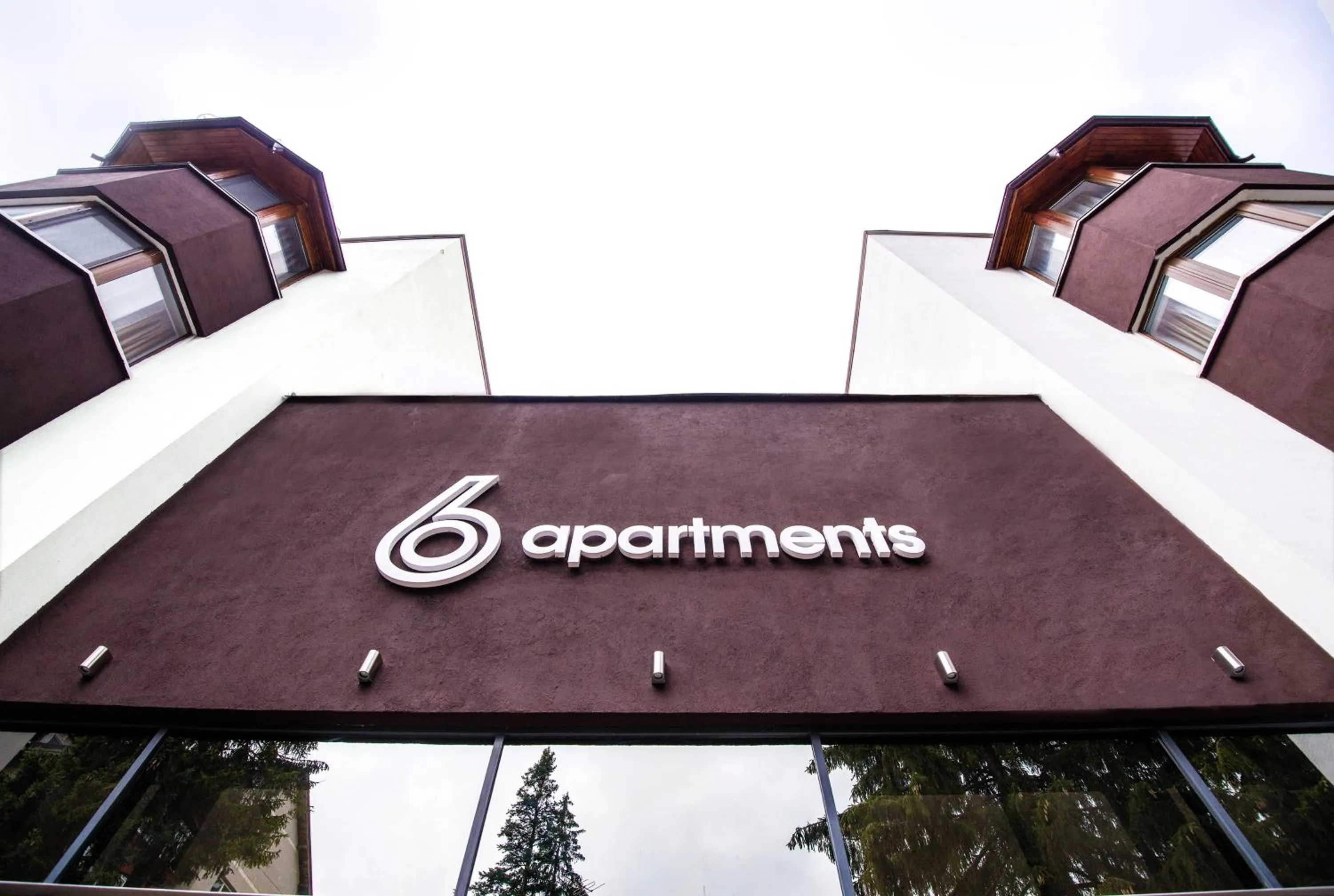 Facade/entrance in 6 Apartments