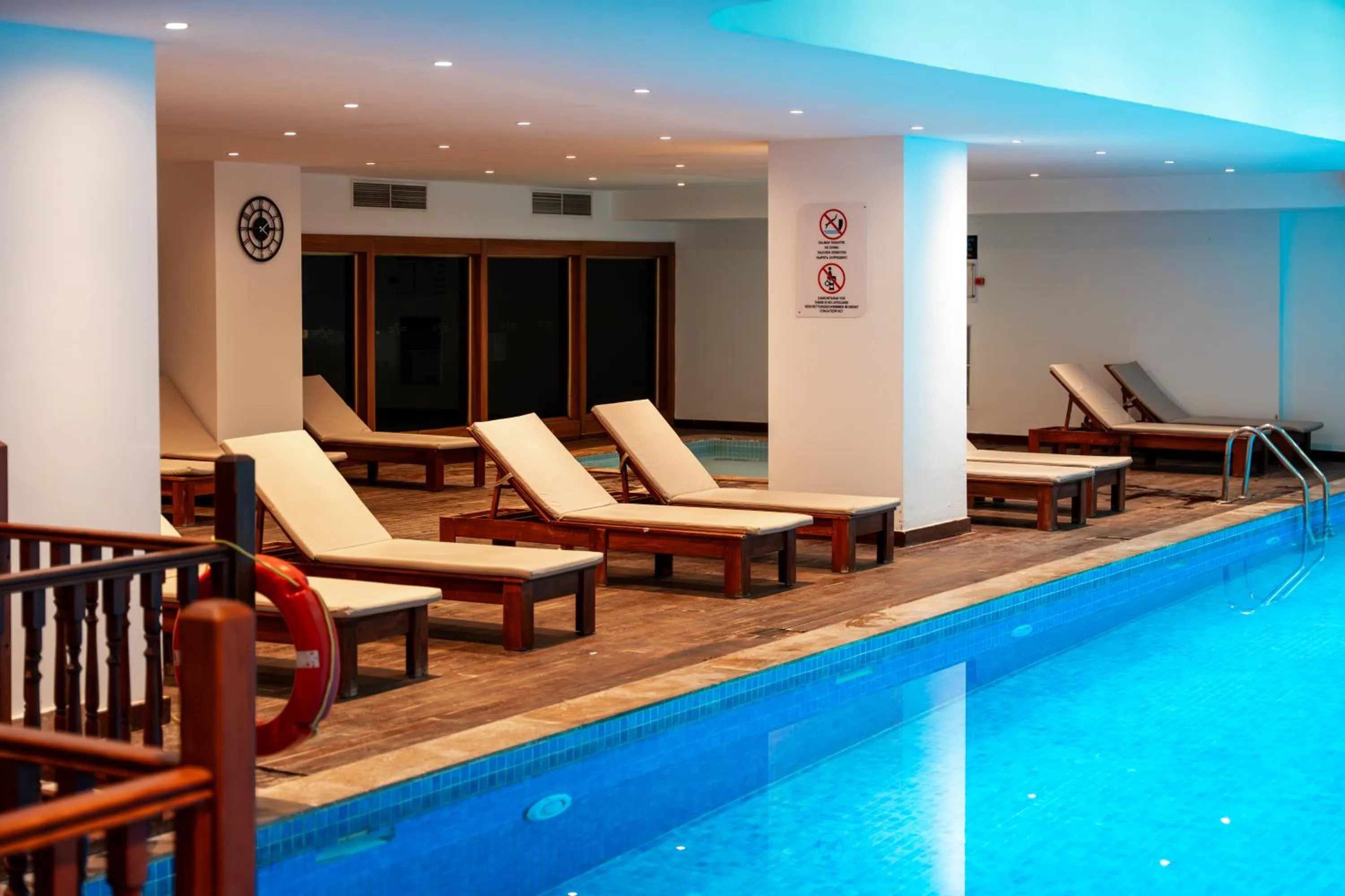 Swimming pool in Oz Hotels Side Premium