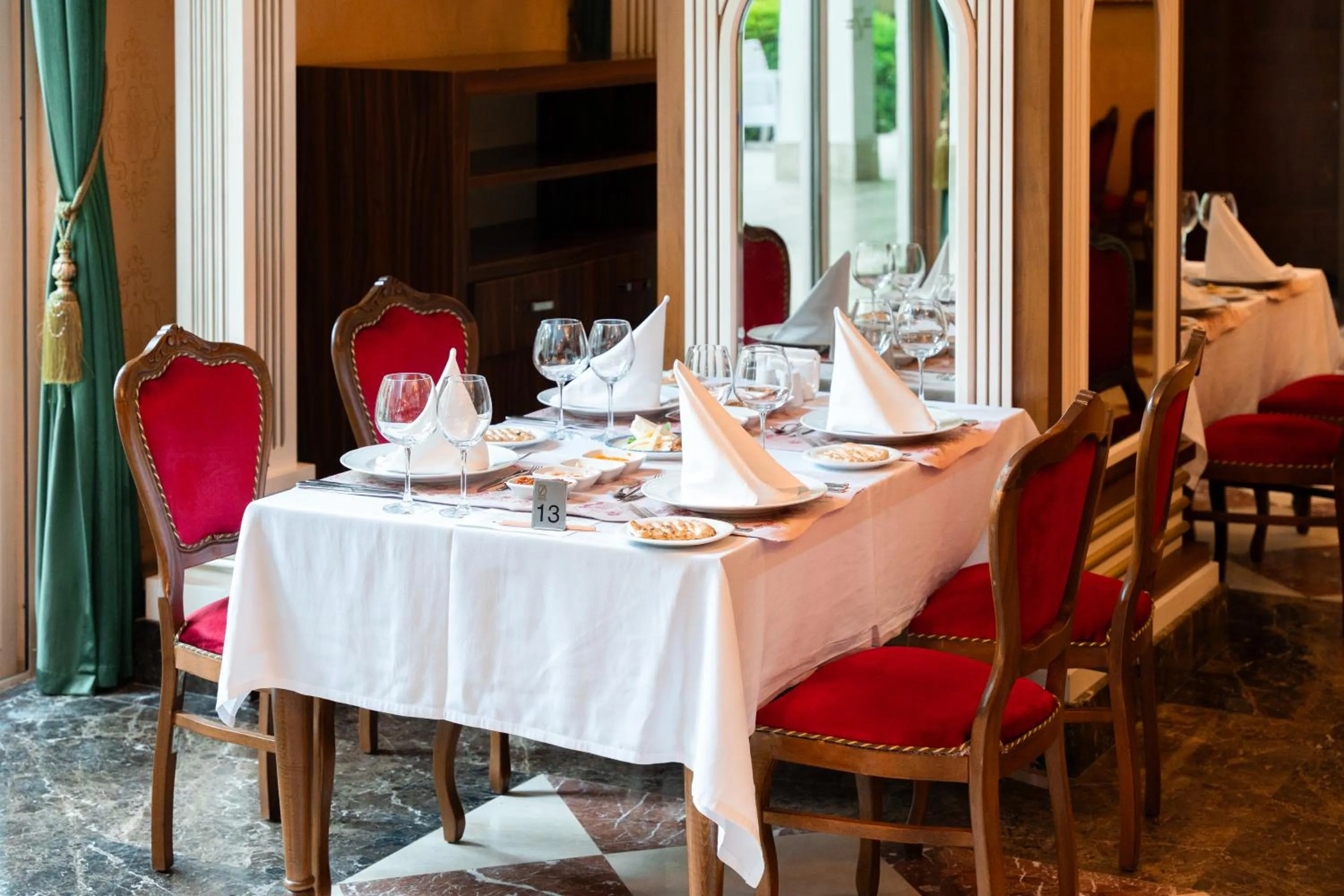 Restaurant/places to eat in Oz Hotels Side Premium