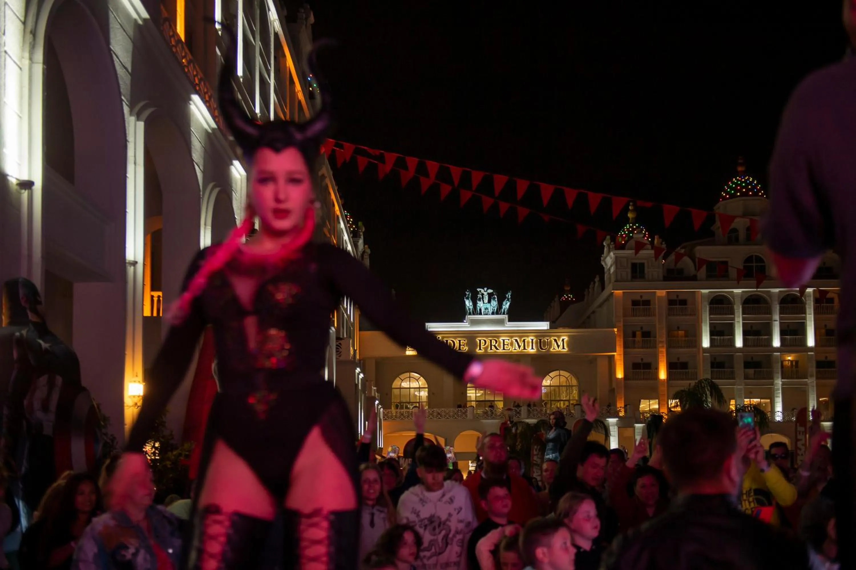 Evening entertainment in Oz Hotels Side Premium