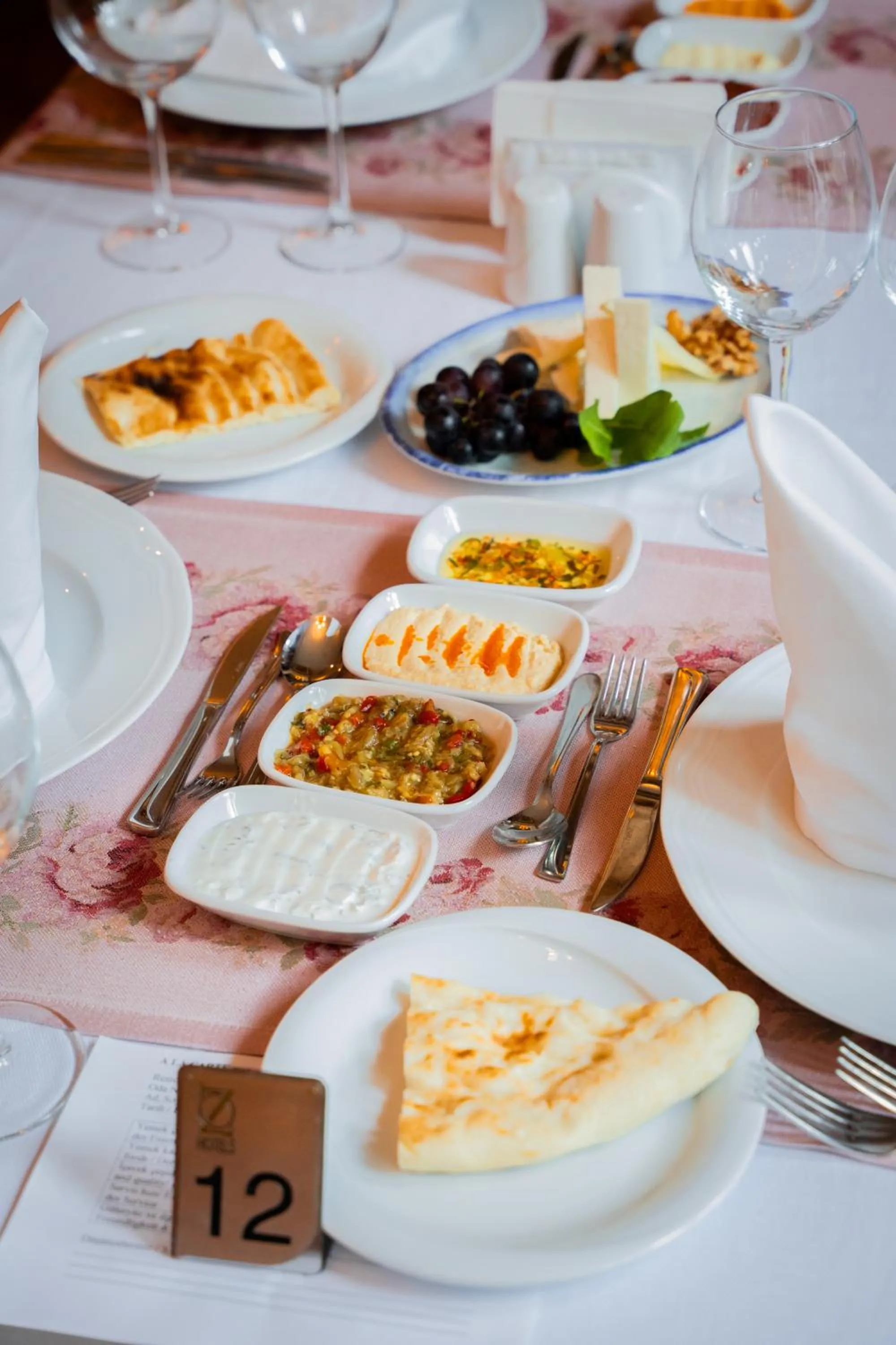 Food and drinks in Oz Hotels Side Premium