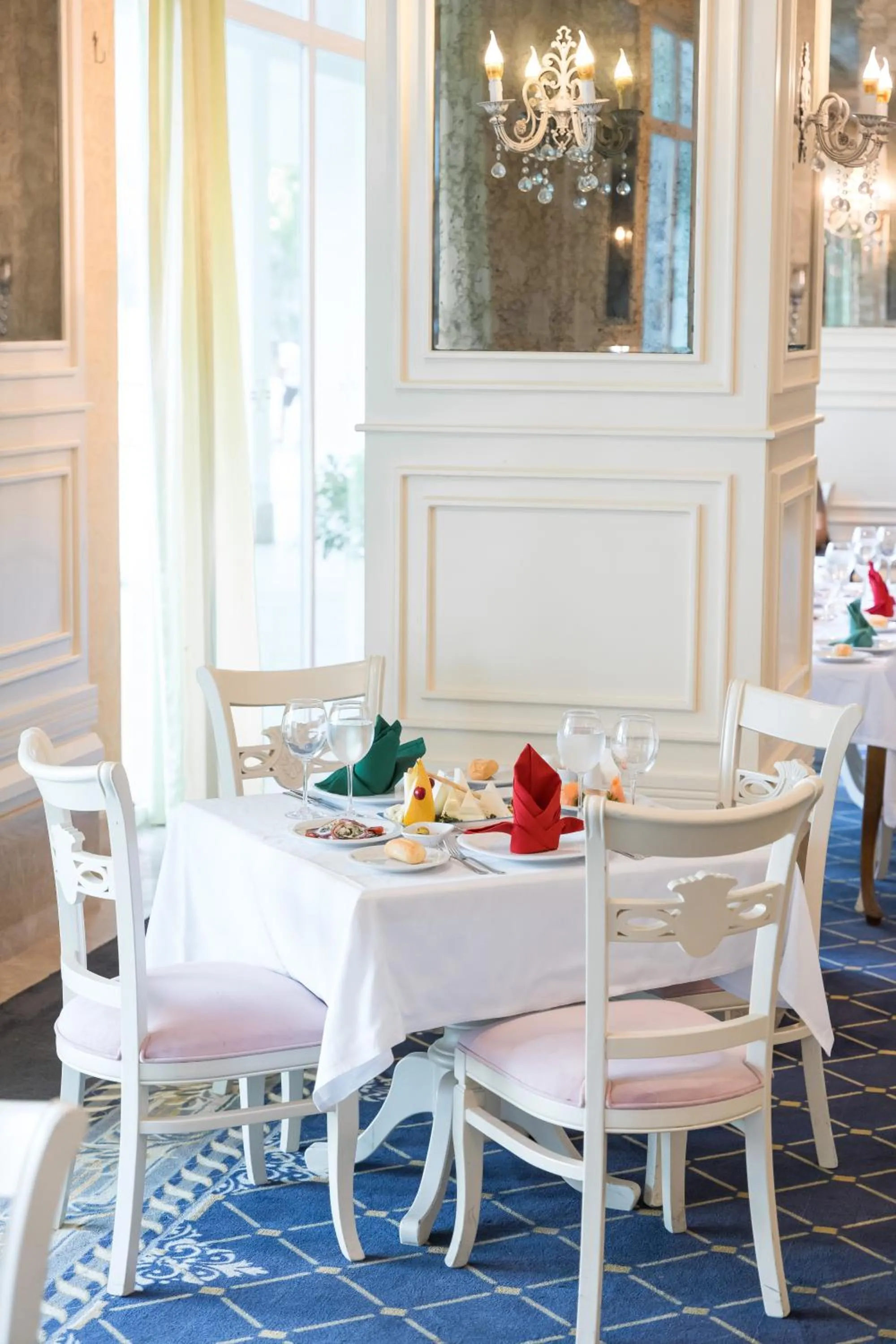 Food and drinks in Oz Hotels Side Premium