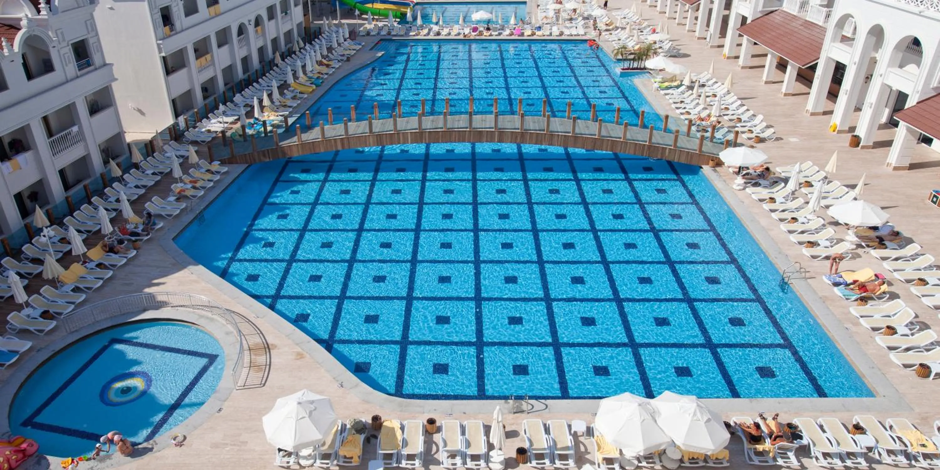 Swimming pool in Oz Hotels Side Premium