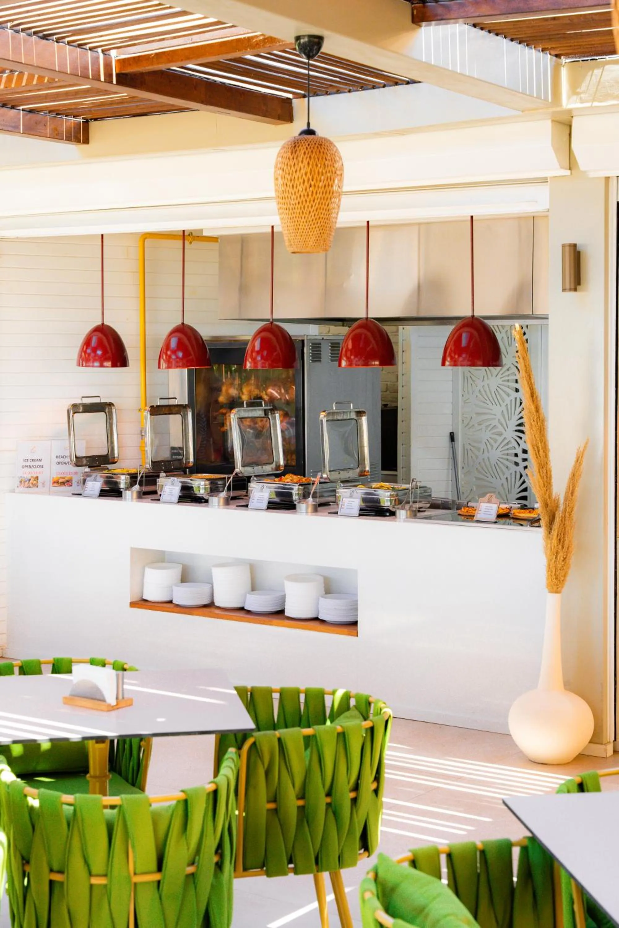 Food and drinks in Oz Hotels Side Premium