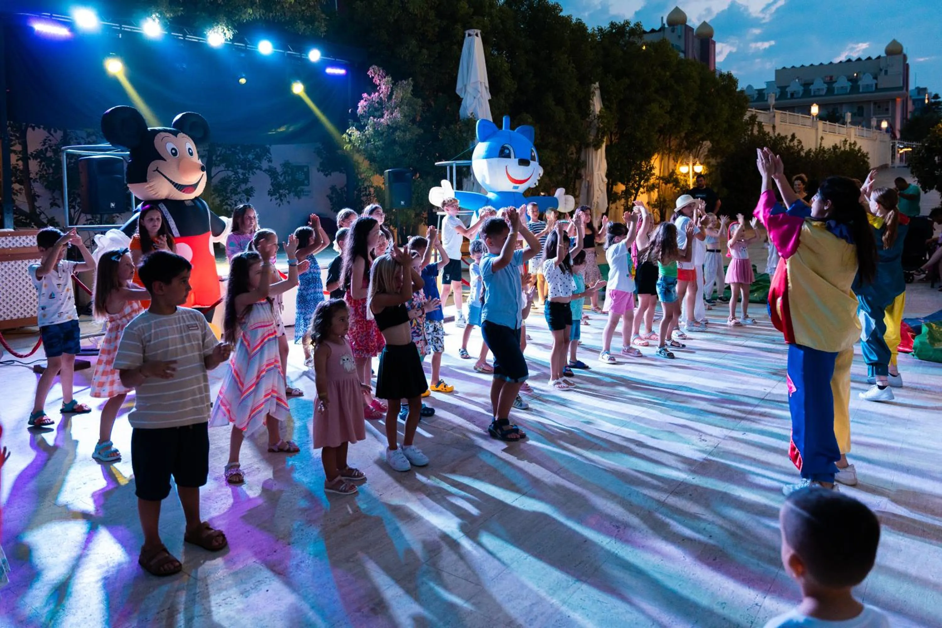 children in Oz Hotels Side Premium