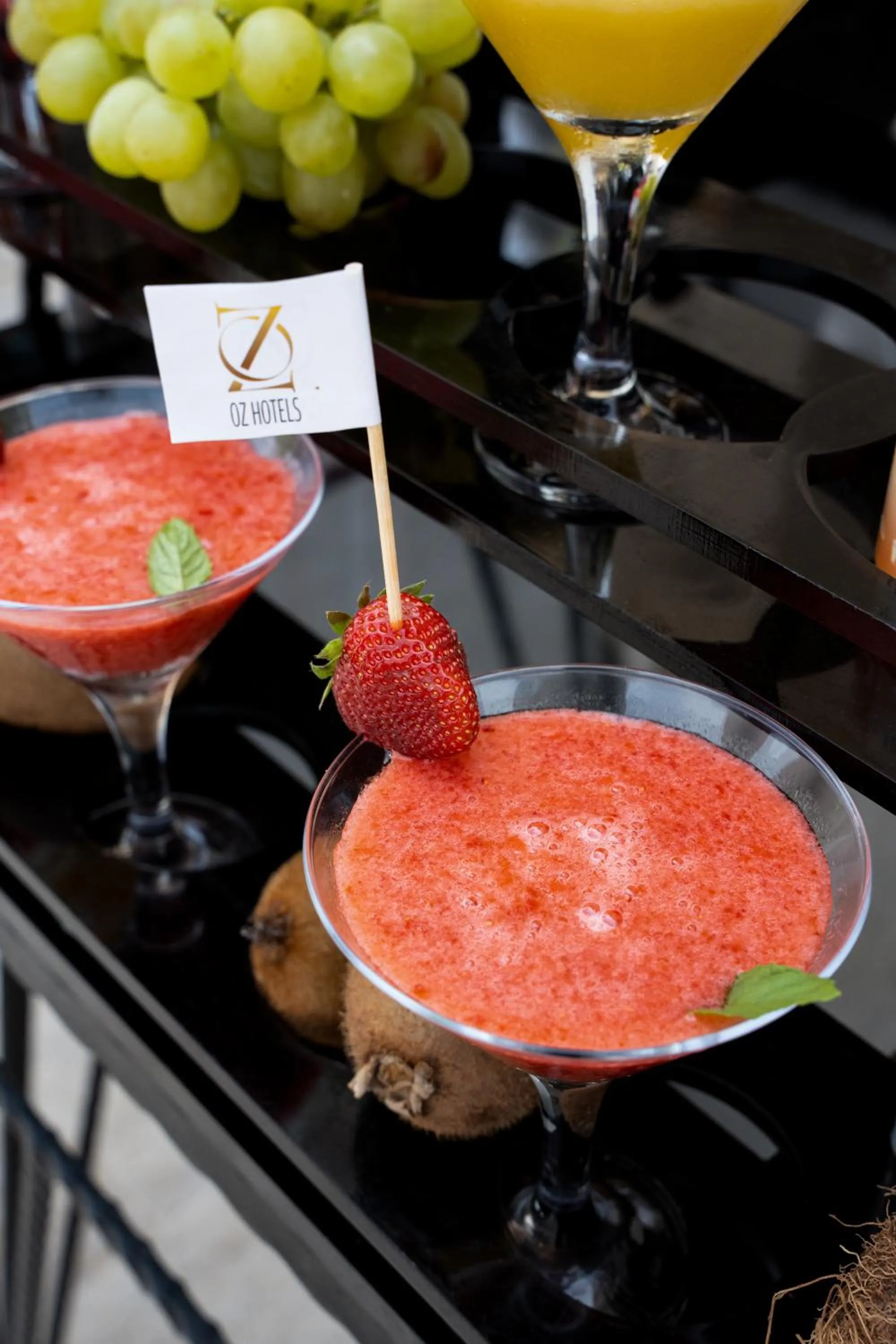 Drinks in Oz Hotels Side Premium