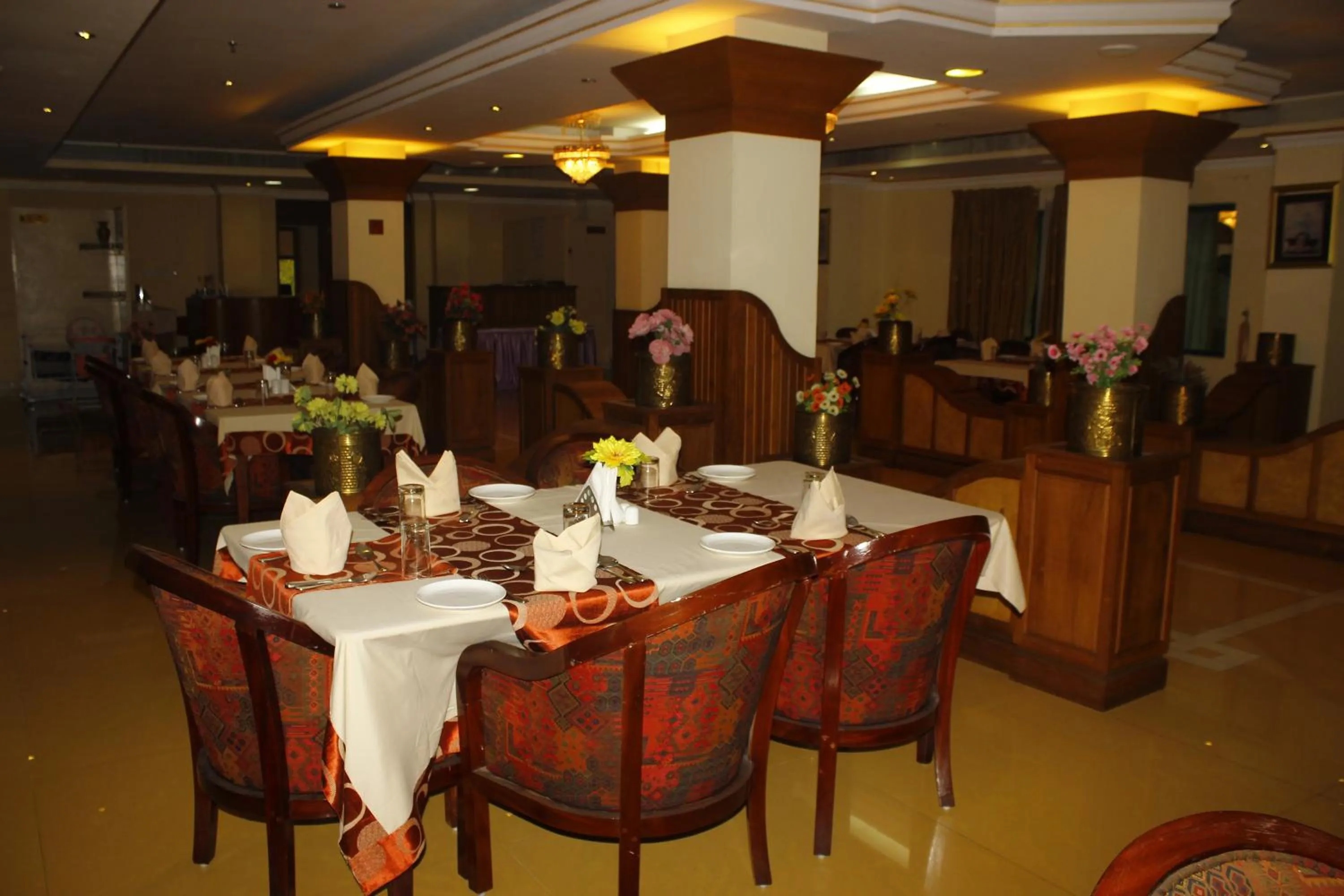 Restaurant/places to eat in hotel bessota international