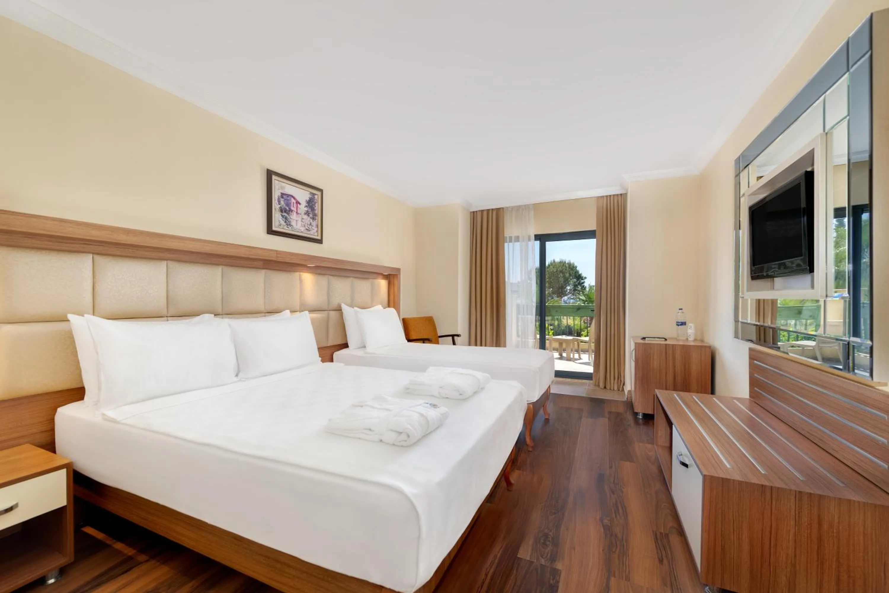 Photo of the whole room, Bed in Oz Hotels Incekum Beach