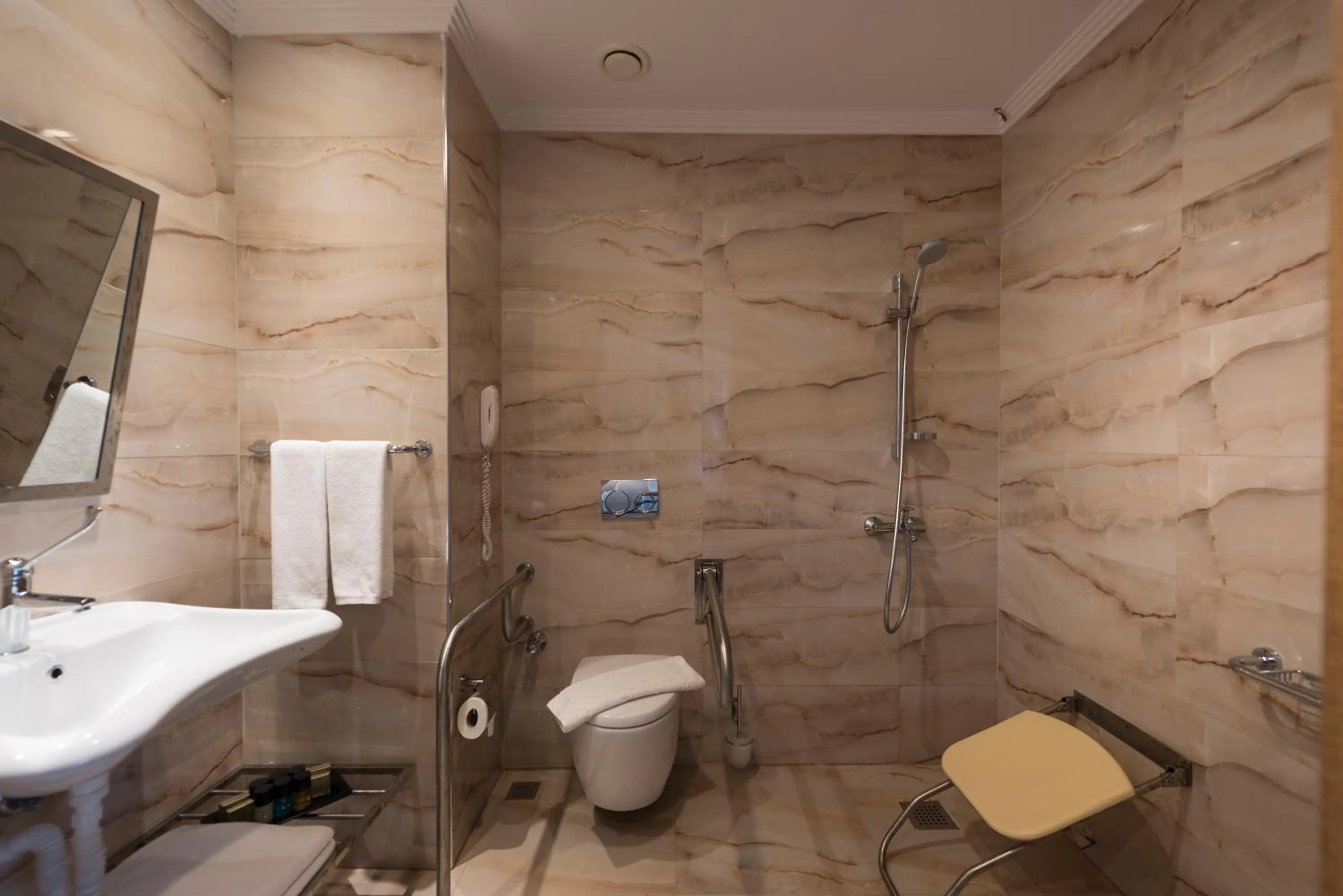 Bathroom in Oz Hotels Sui