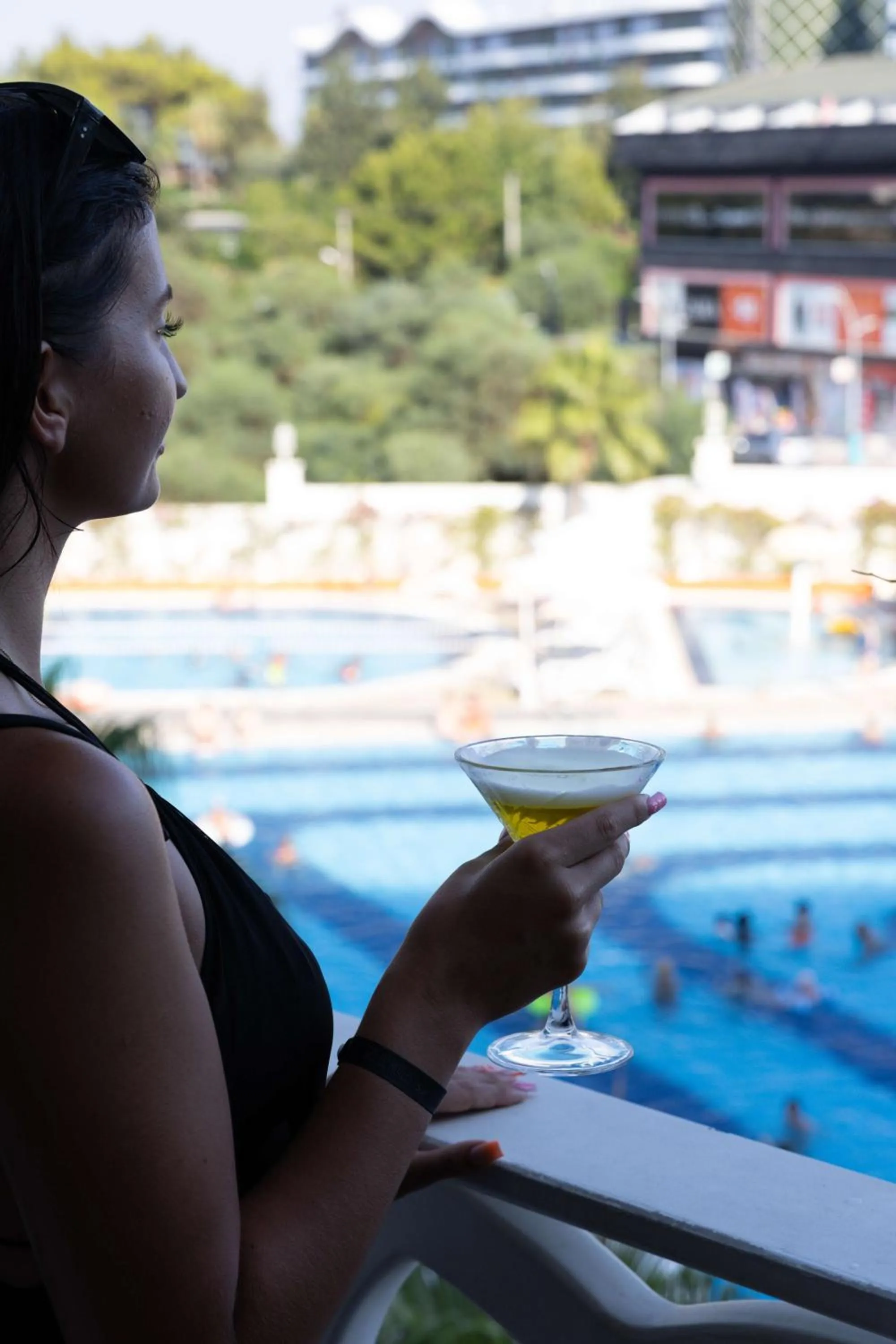 Swimming pool in Oz Hotels Sui