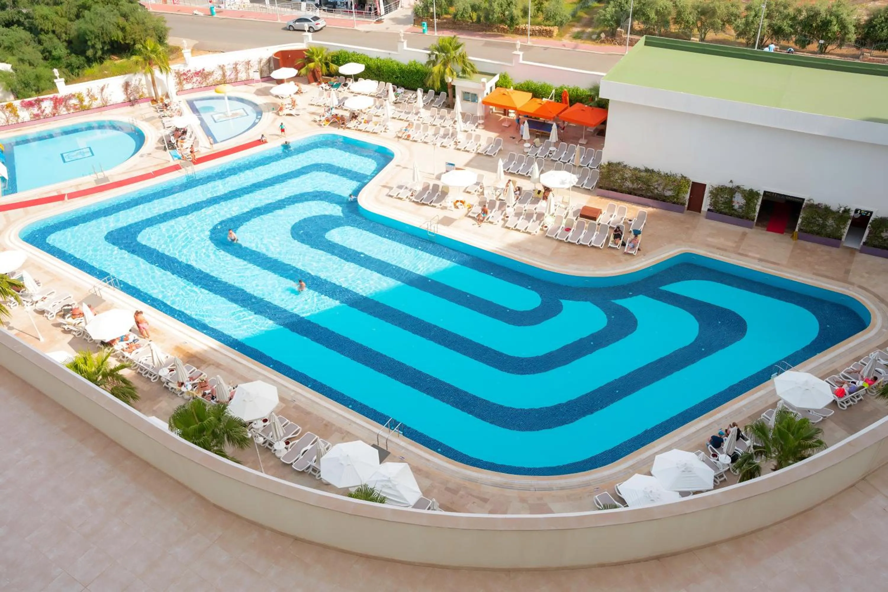 Pool view in Oz Hotels Sui