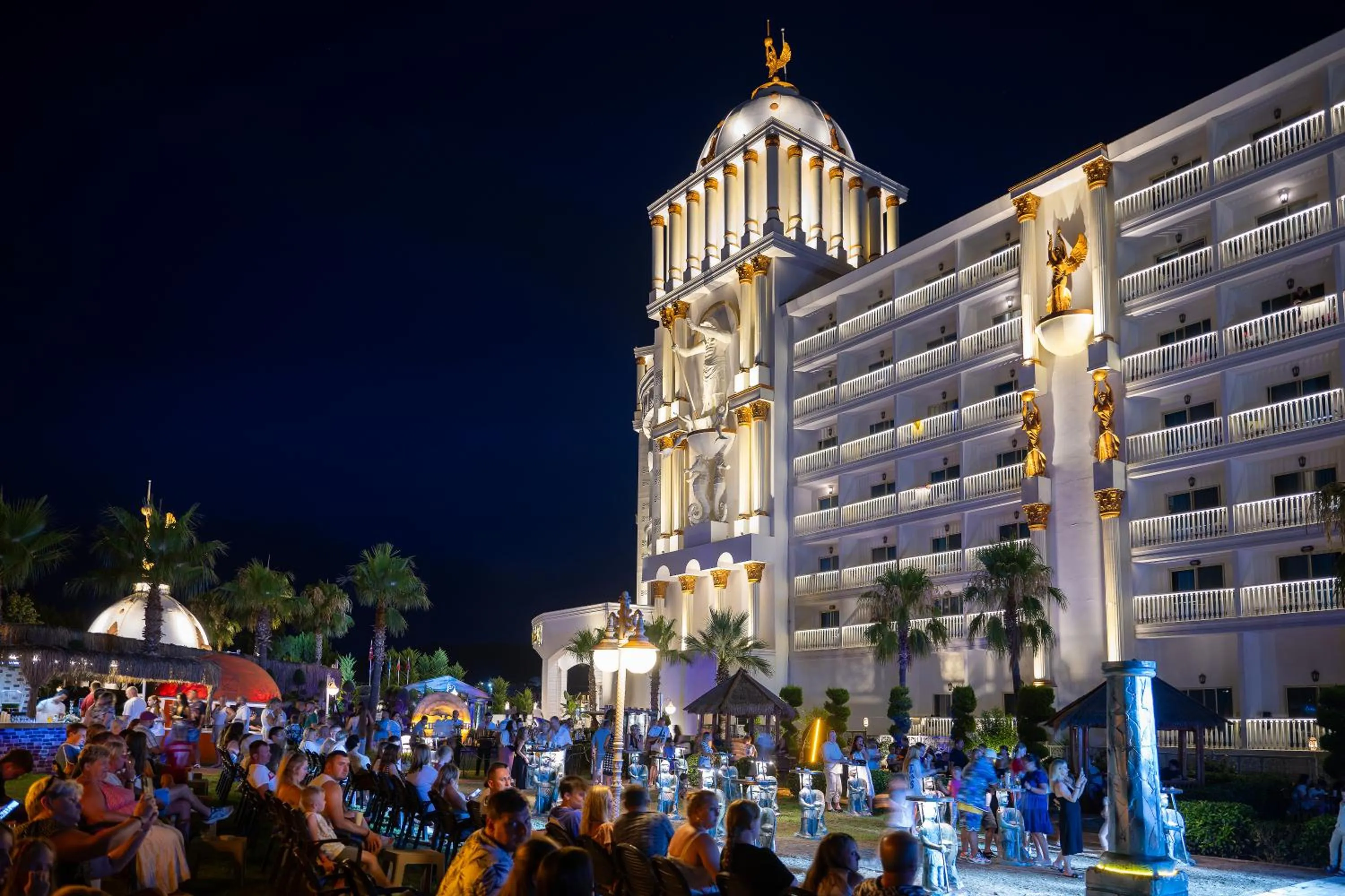 Property building in Oz Hotels Sui