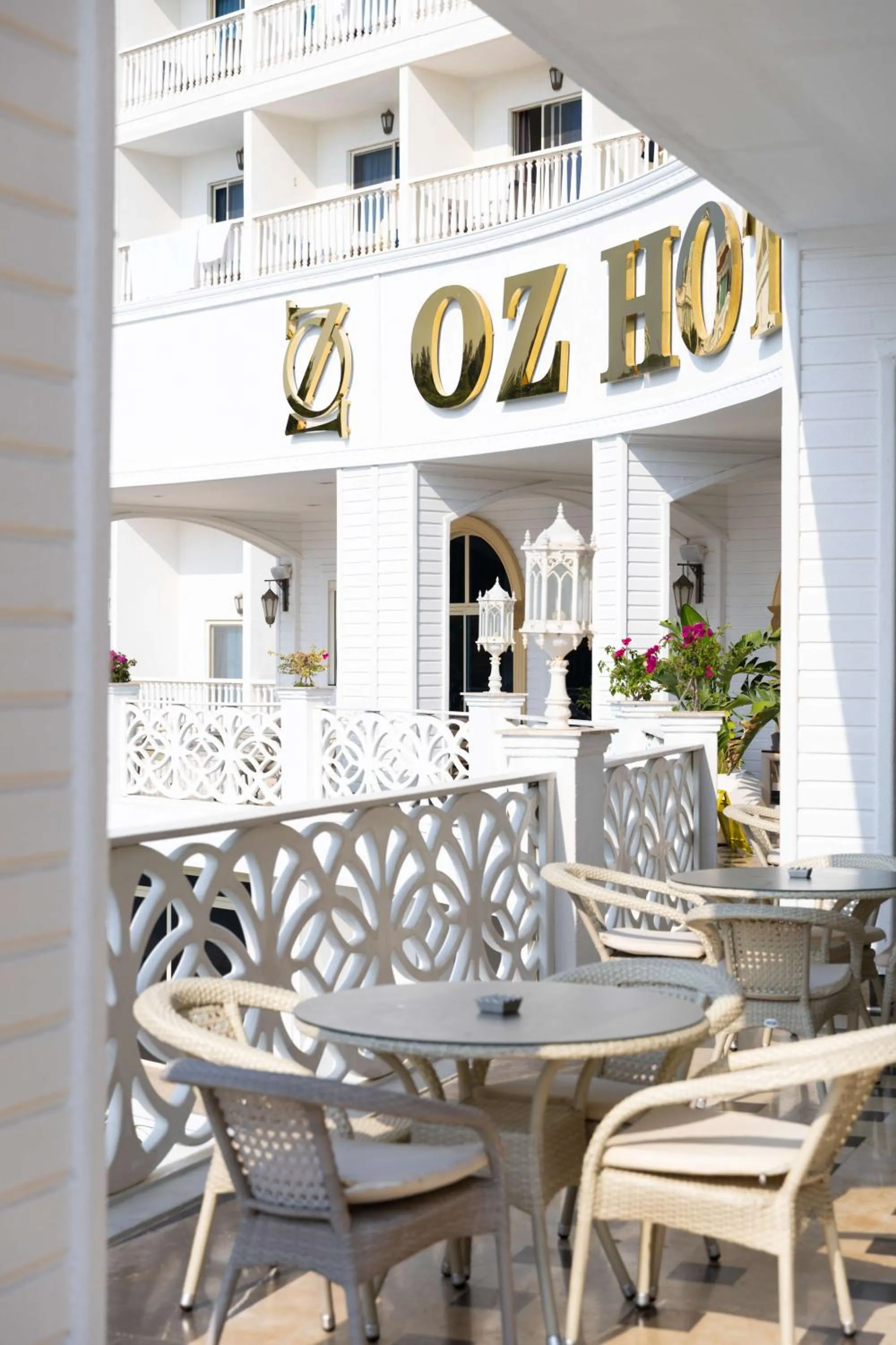 Property building in Oz Hotels Sui