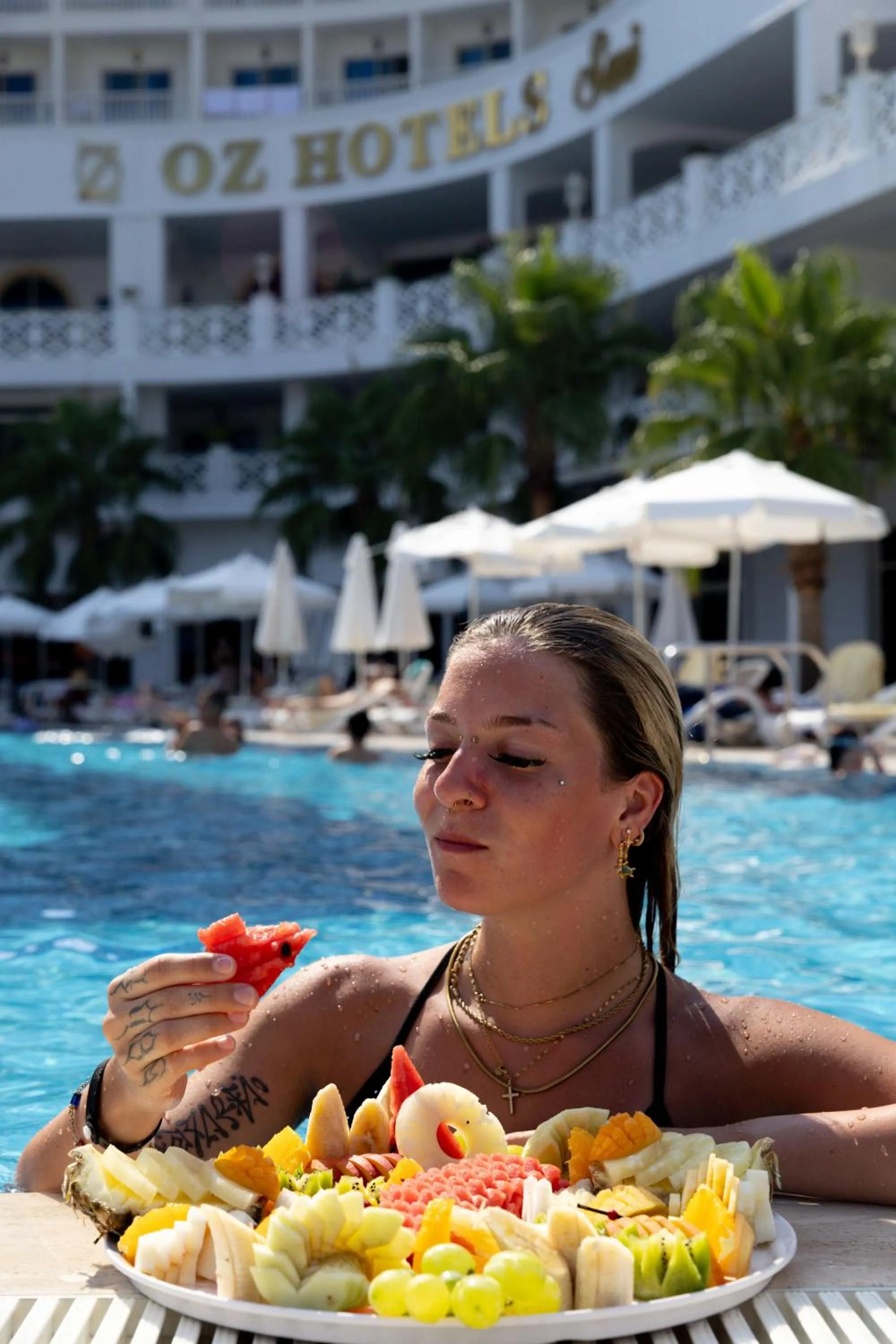 Swimming pool in Oz Hotels Sui