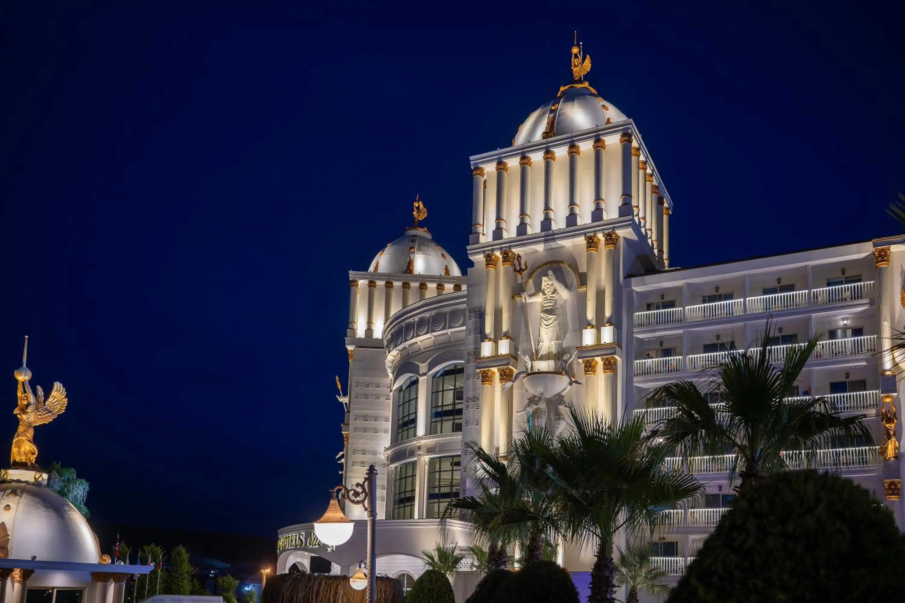 Property building in Oz Hotels Sui