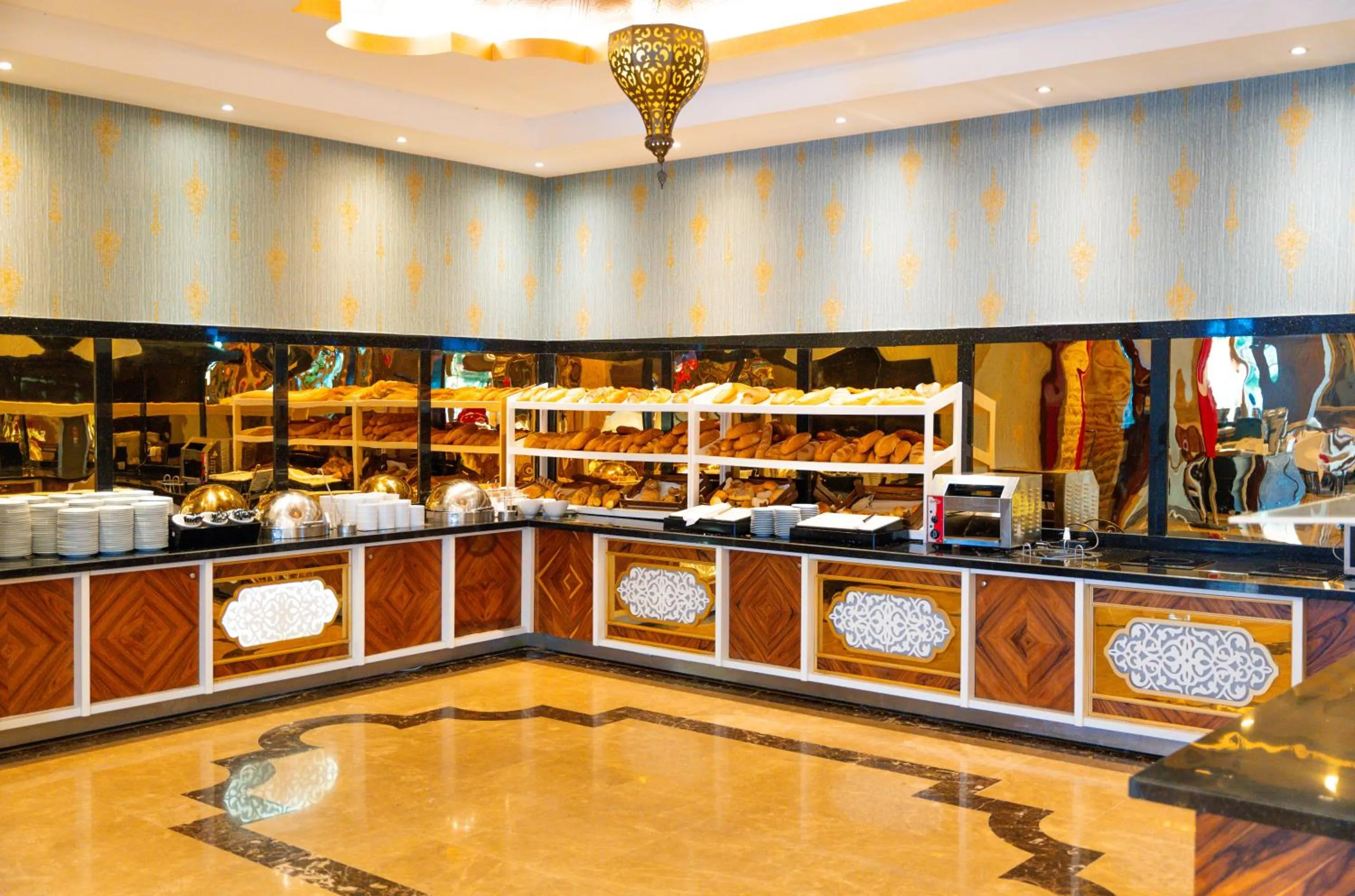 Food and drinks in Oz Hotels Sui