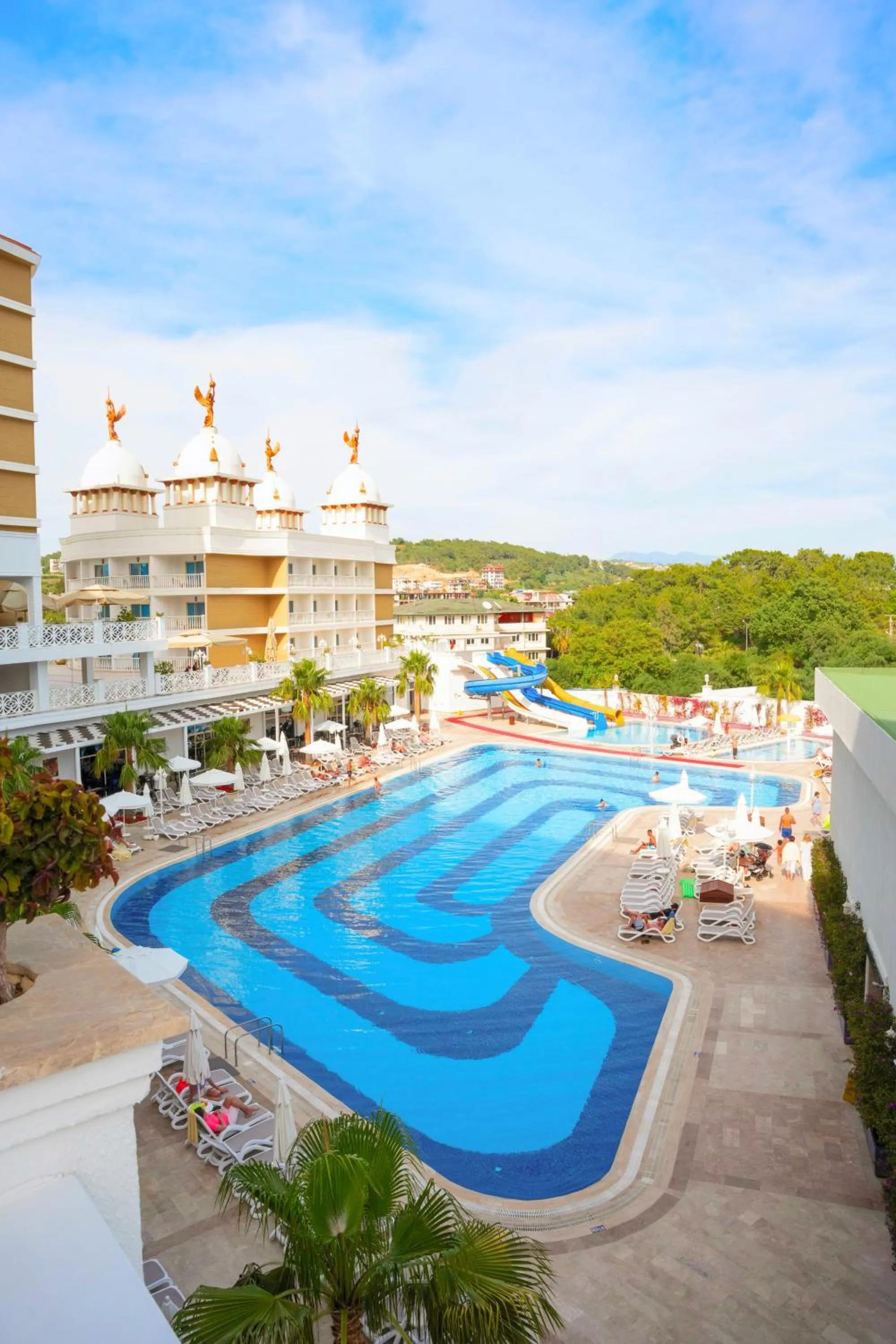 Pool view in Oz Hotels Sui