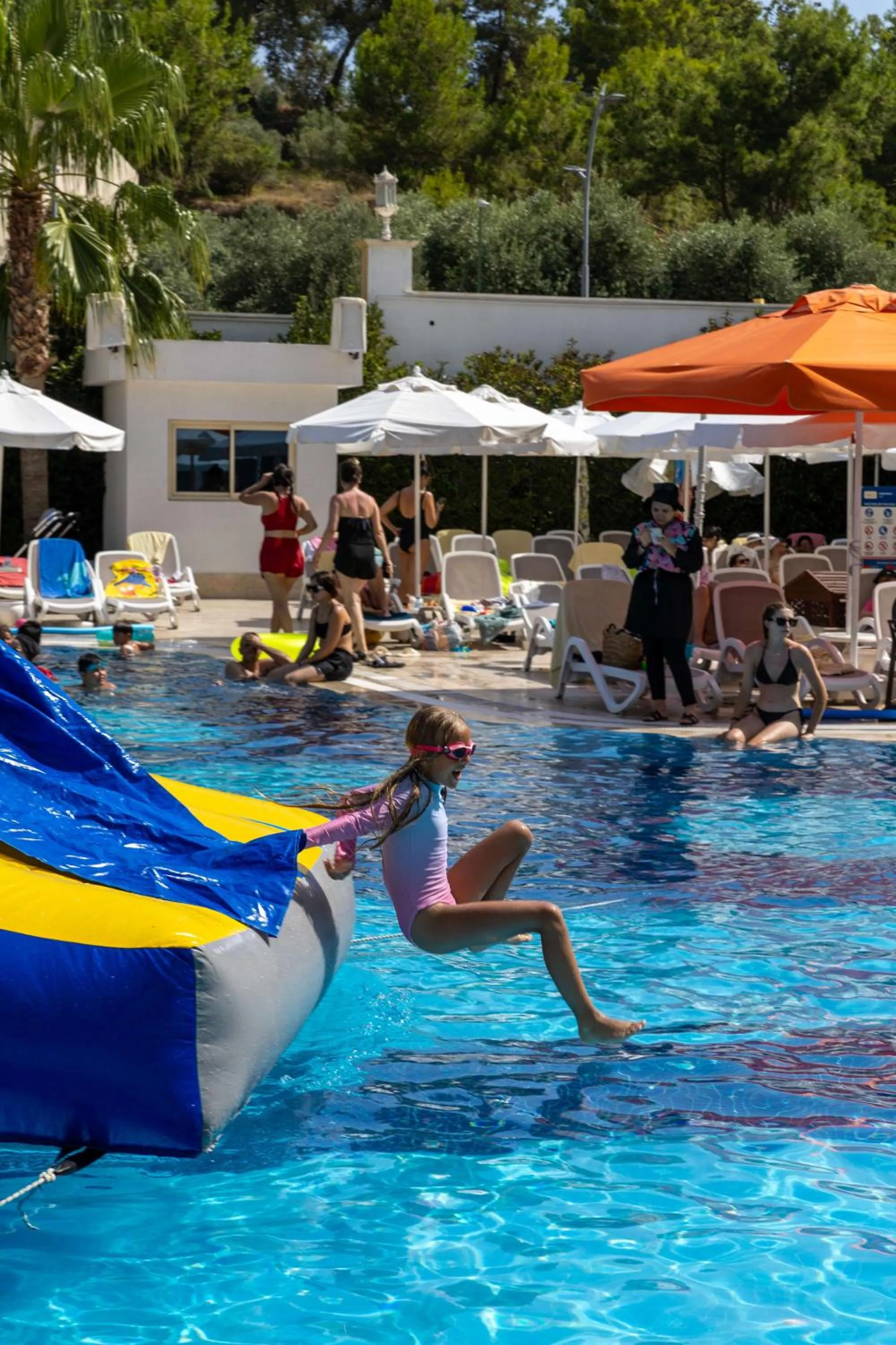 Swimming pool in Oz Hotels Sui