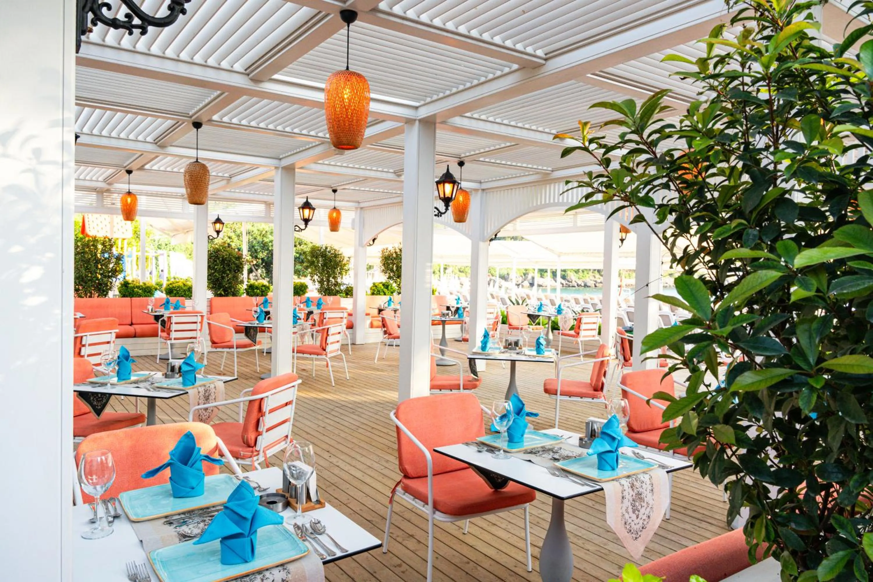 Restaurant/places to eat in Oz Hotels Sui