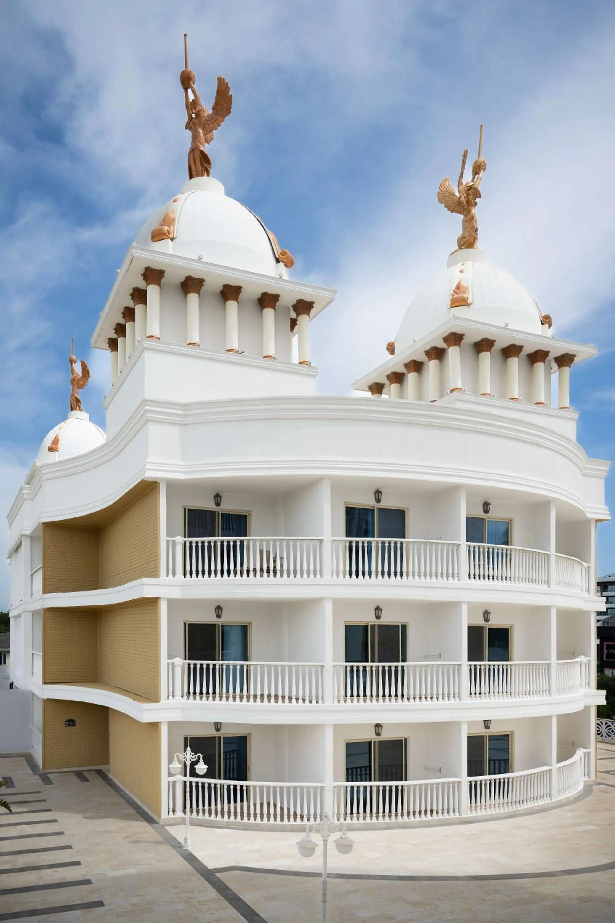 Property building in Oz Hotels Sui